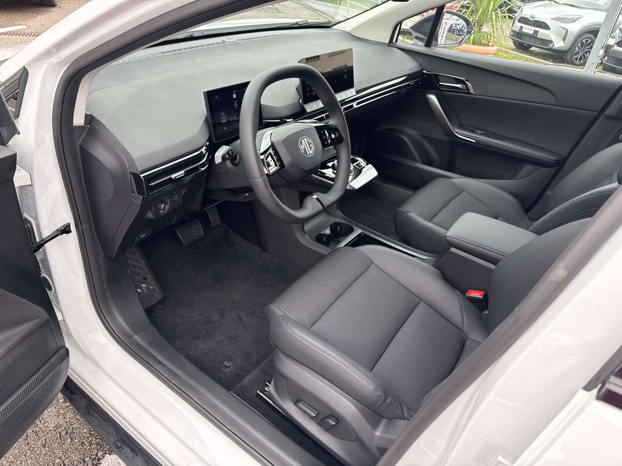 listing desktop thumbnail image 5