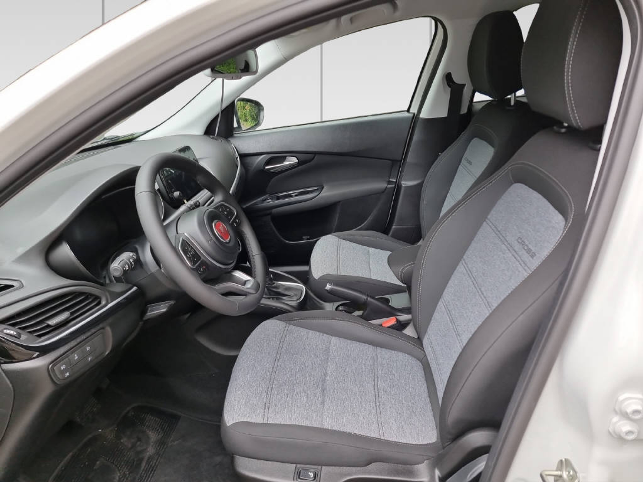 listing desktop thumbnail image 3