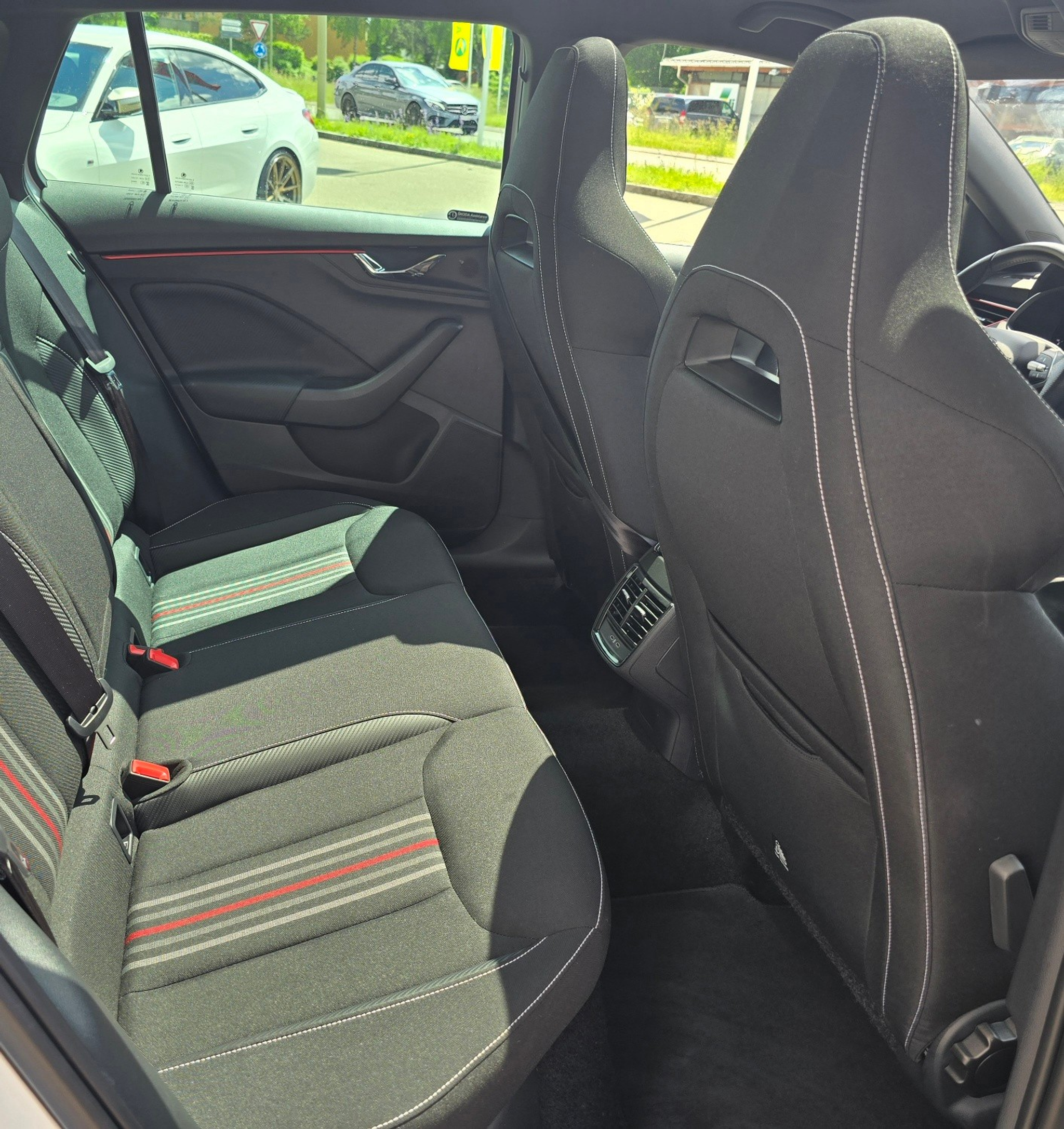 listing desktop thumbnail image 11