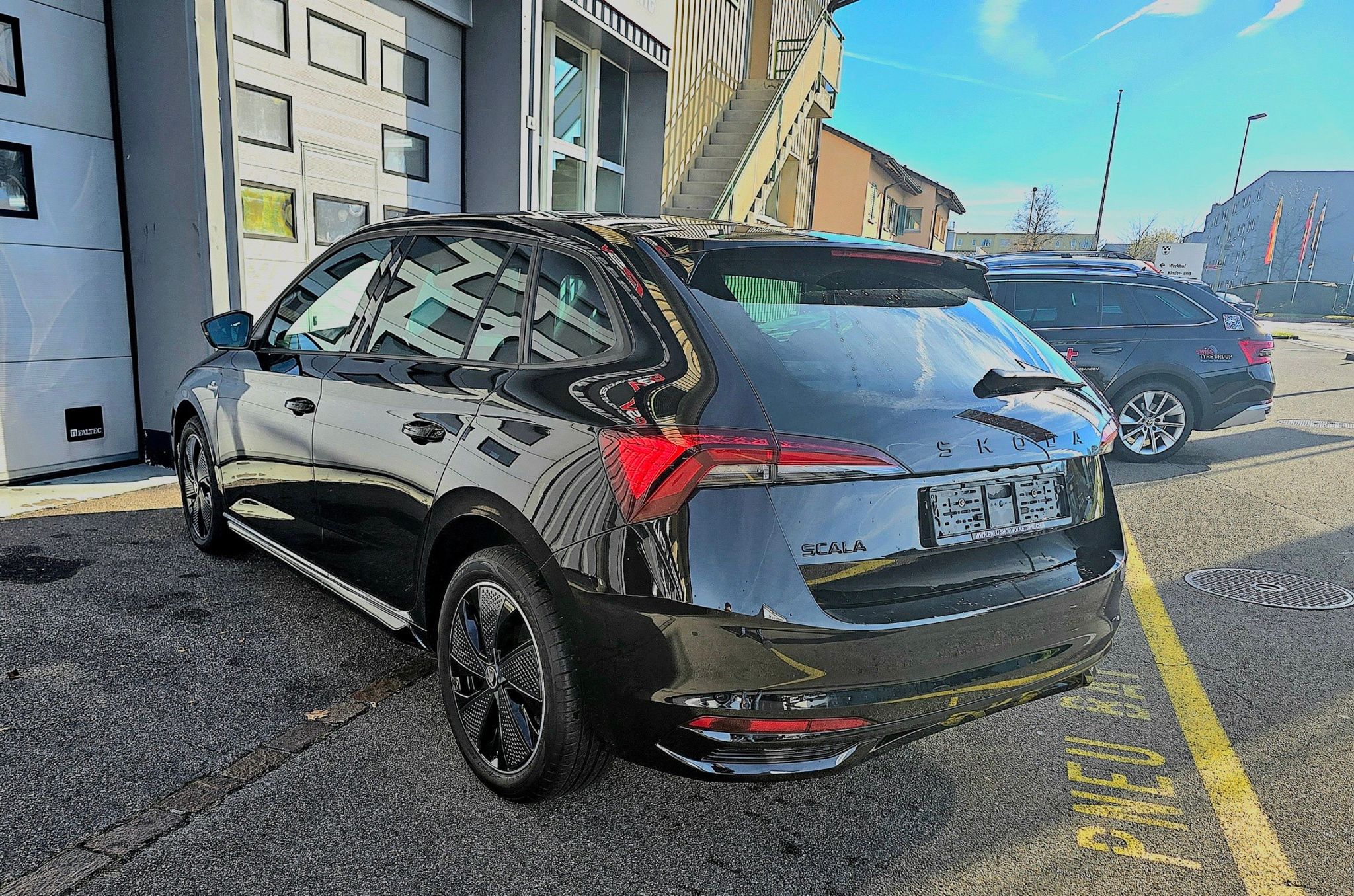 listing desktop thumbnail image 4