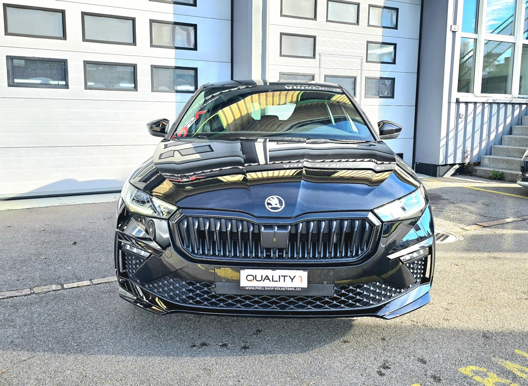 listing desktop thumbnail image 1