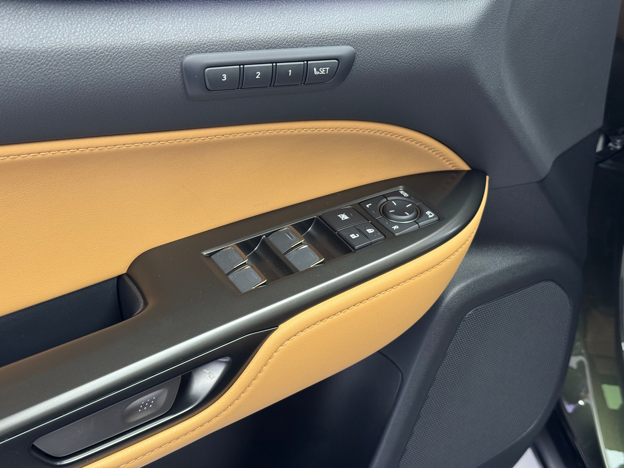 listing desktop thumbnail image 14