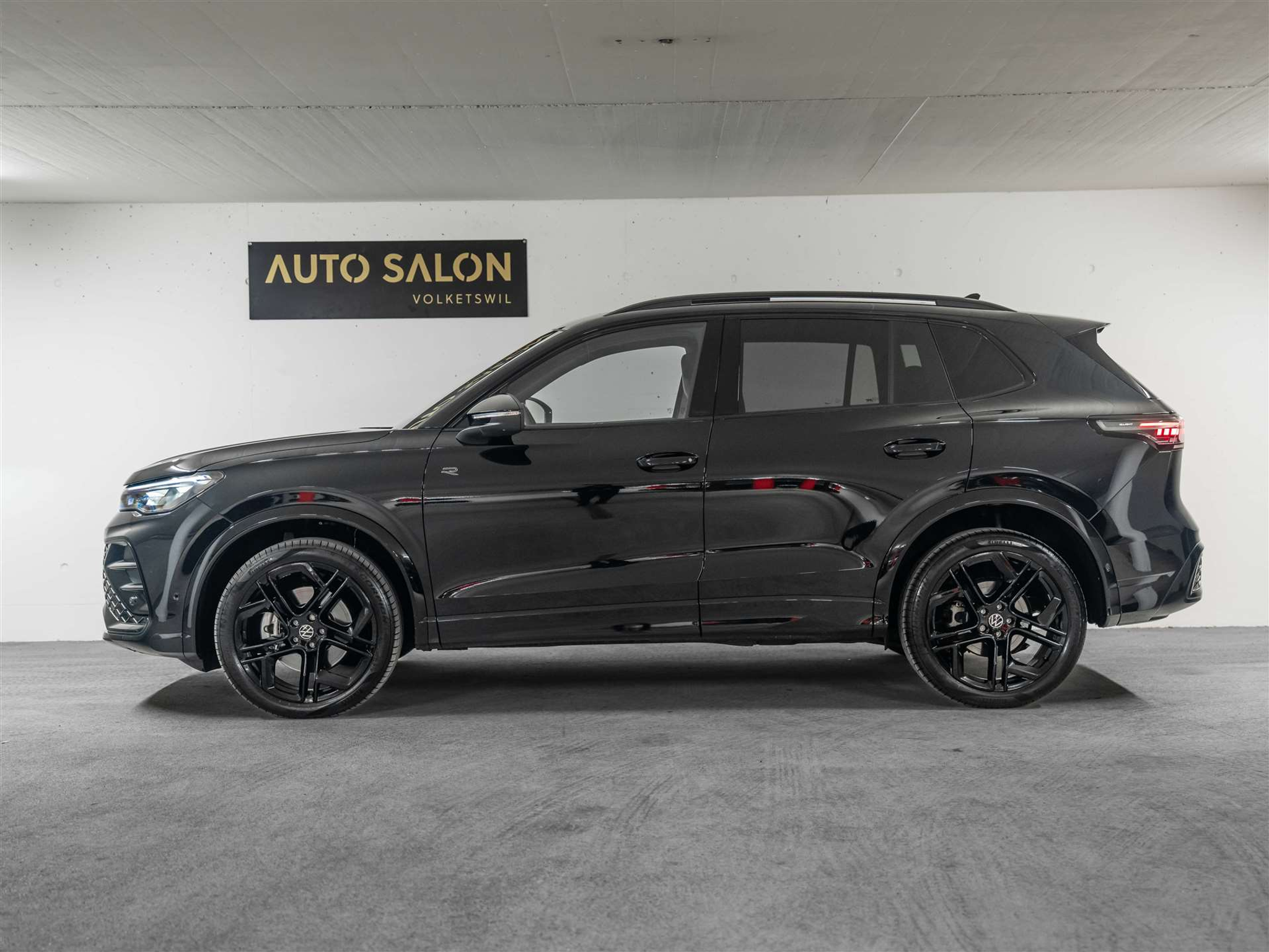 listing desktop thumbnail image 1