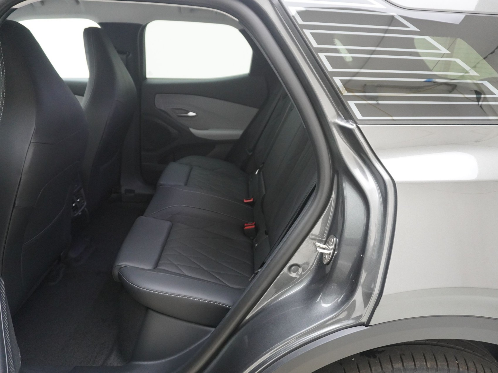 listing desktop thumbnail image 16