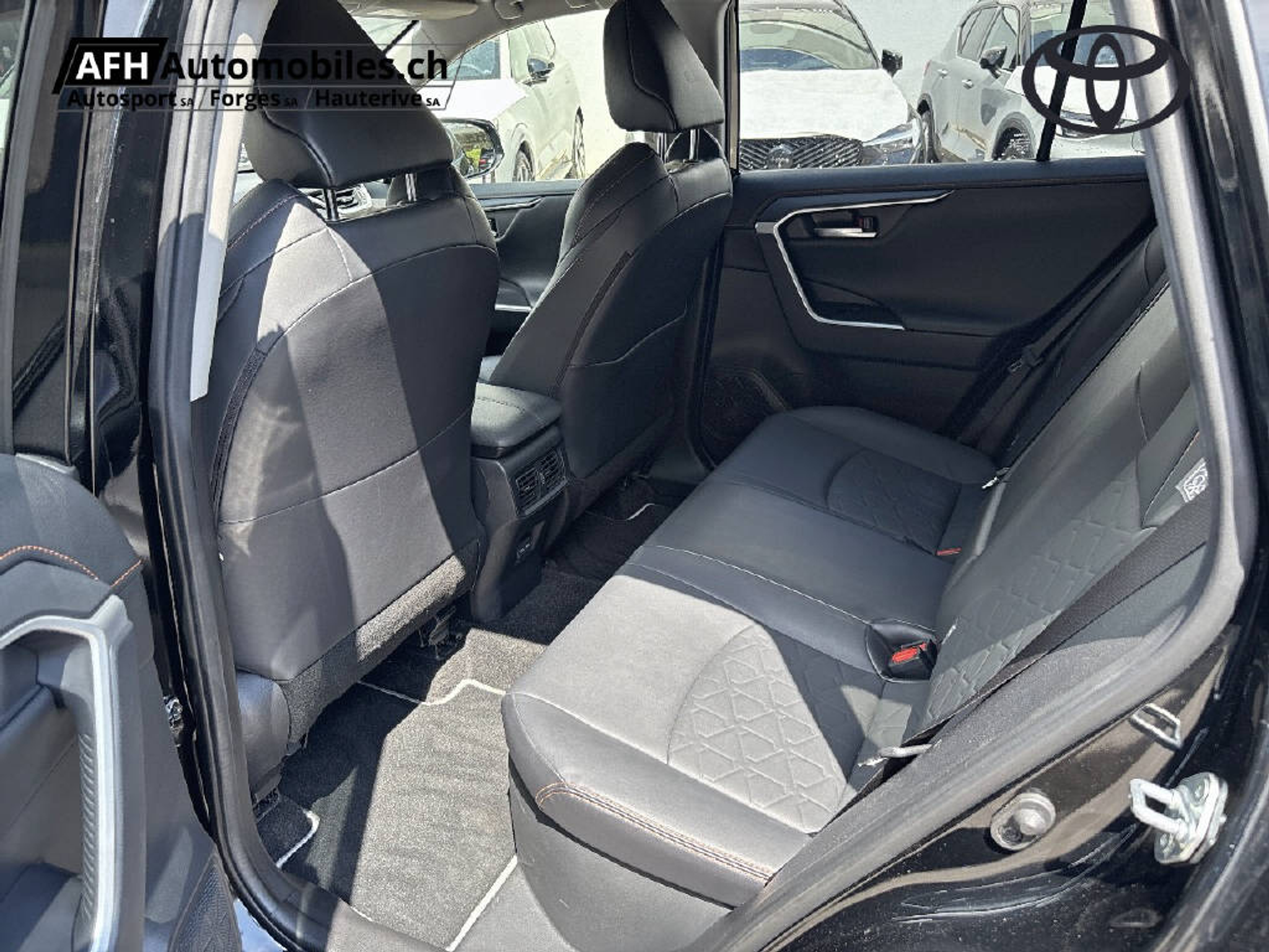 listing desktop thumbnail image 6