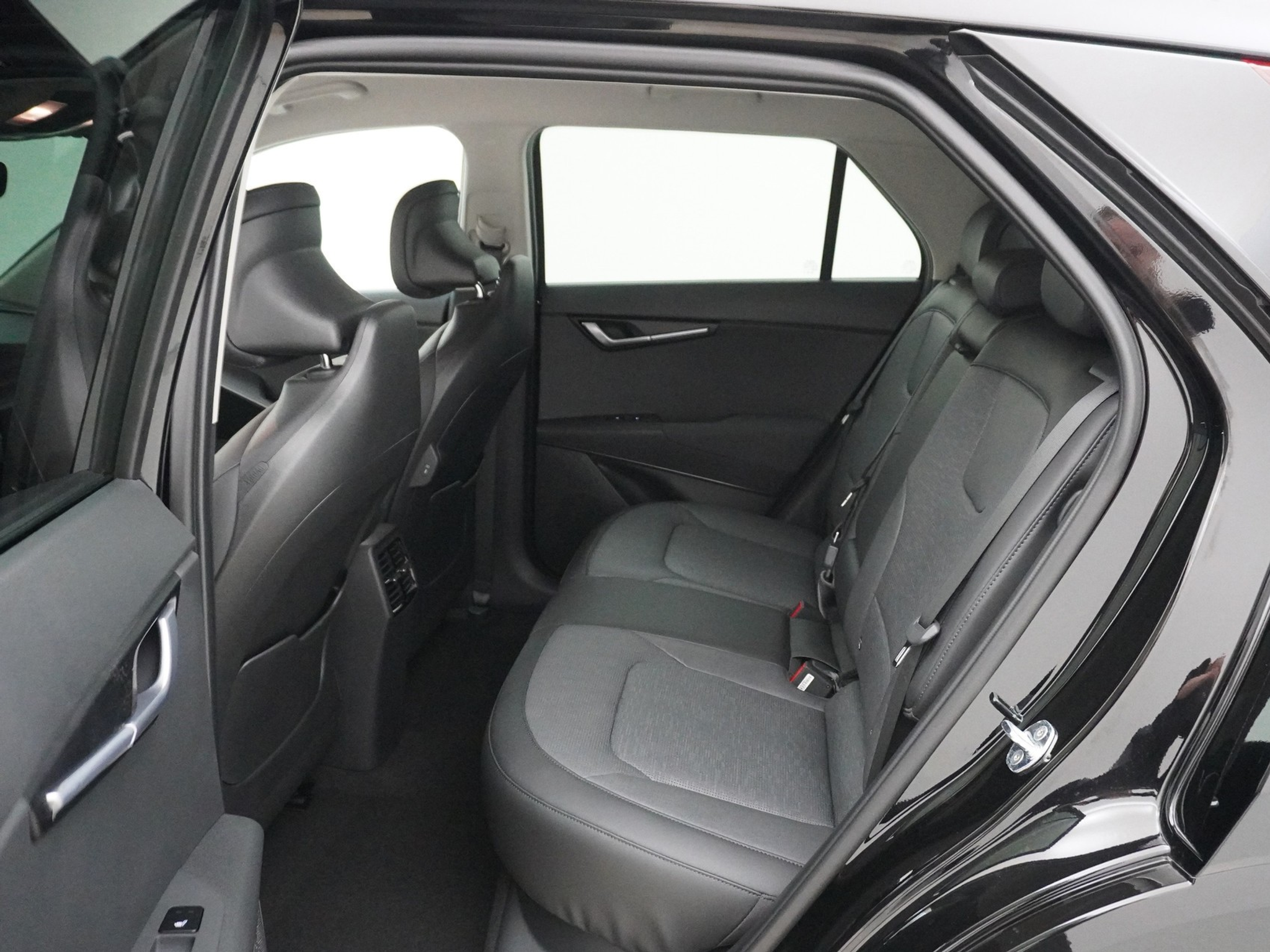 listing desktop thumbnail image 14