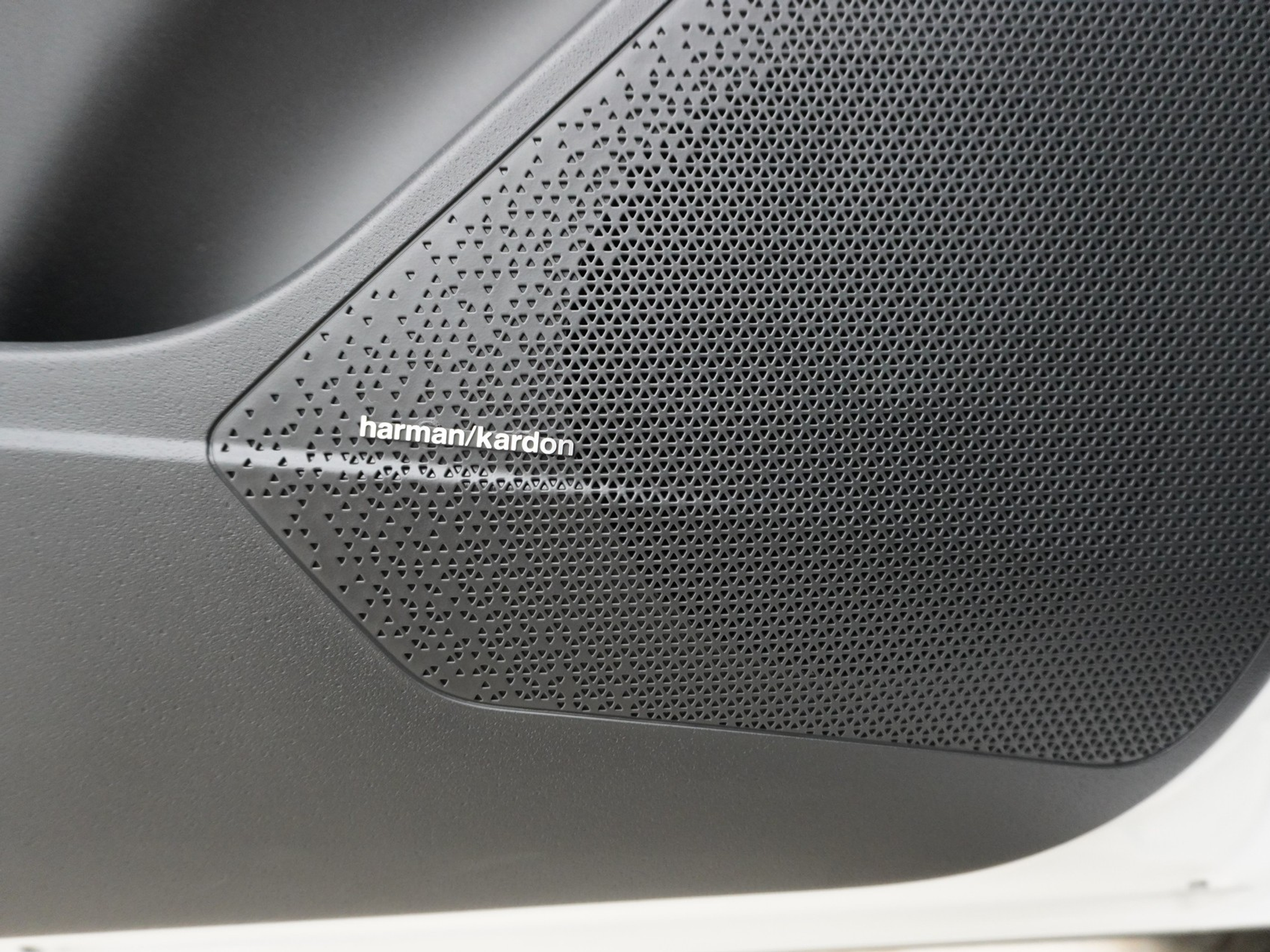 listing desktop thumbnail image 19