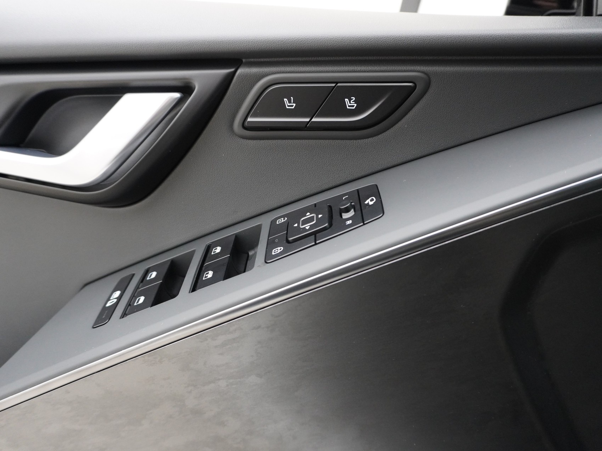 listing desktop thumbnail image 12