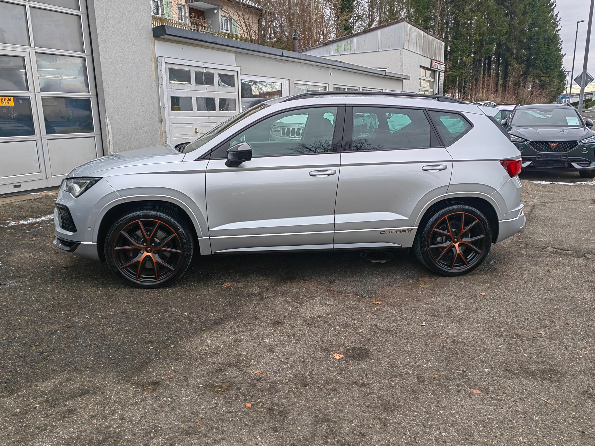 listing desktop thumbnail image 1