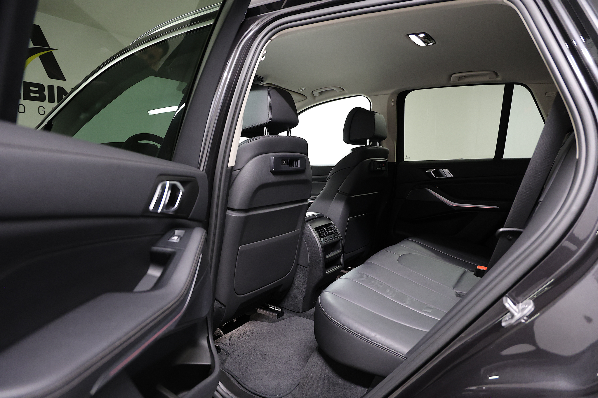 listing desktop thumbnail image 14