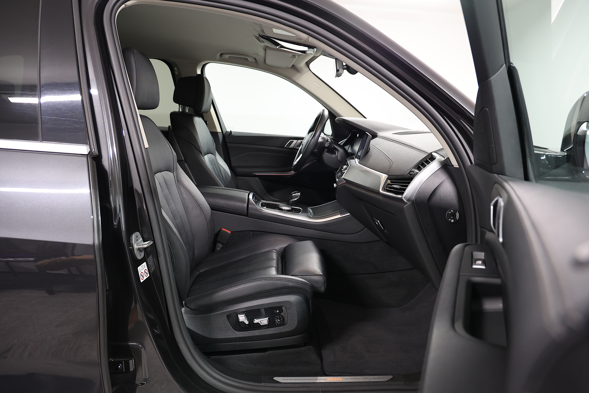 listing desktop thumbnail image 16