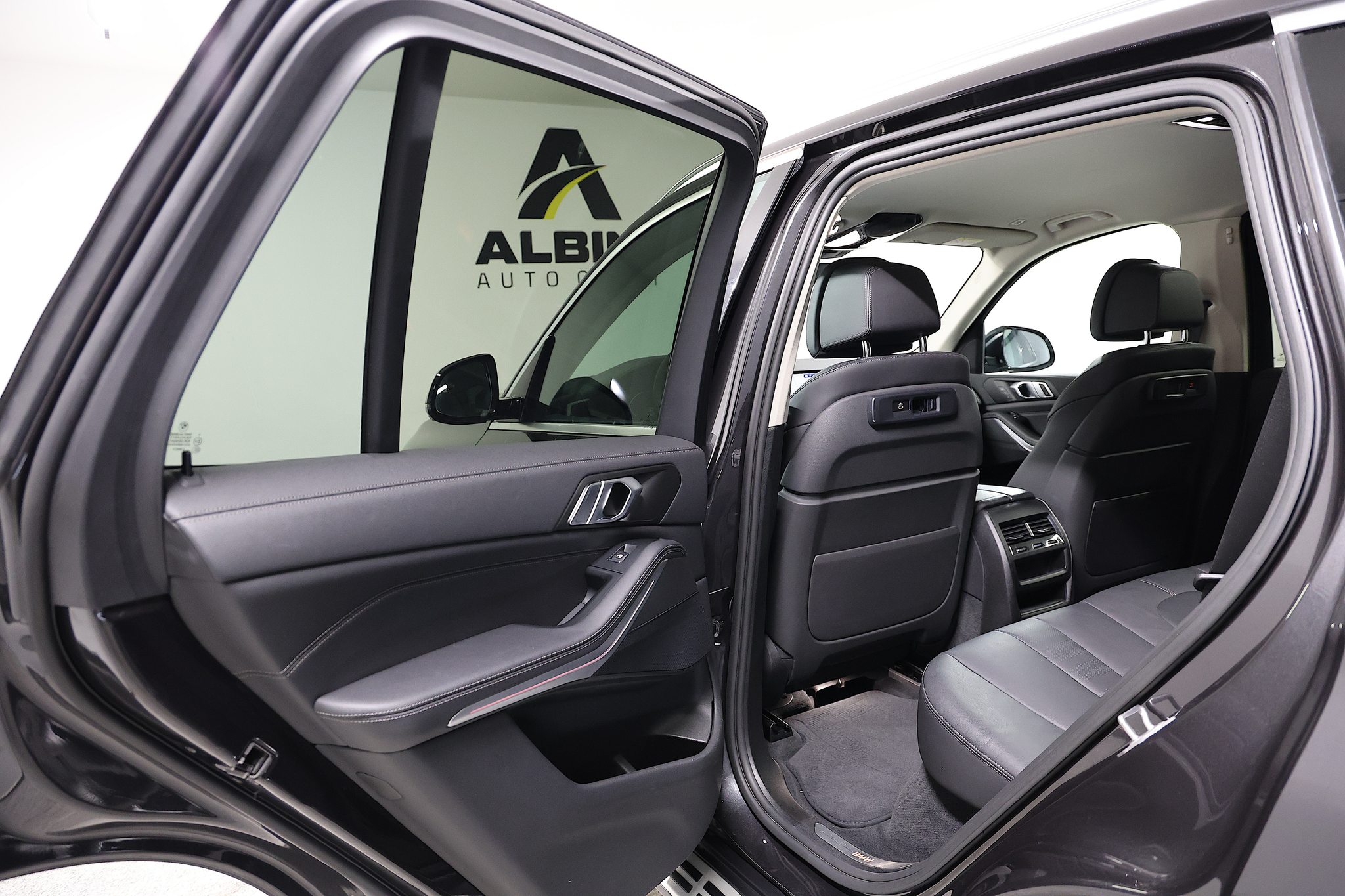 listing desktop thumbnail image 13