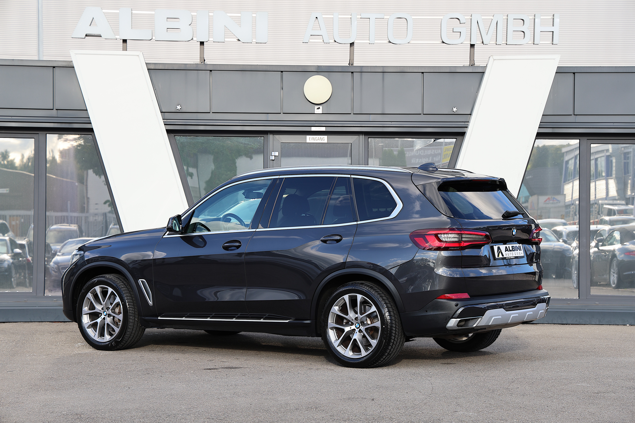 listing desktop thumbnail image 3