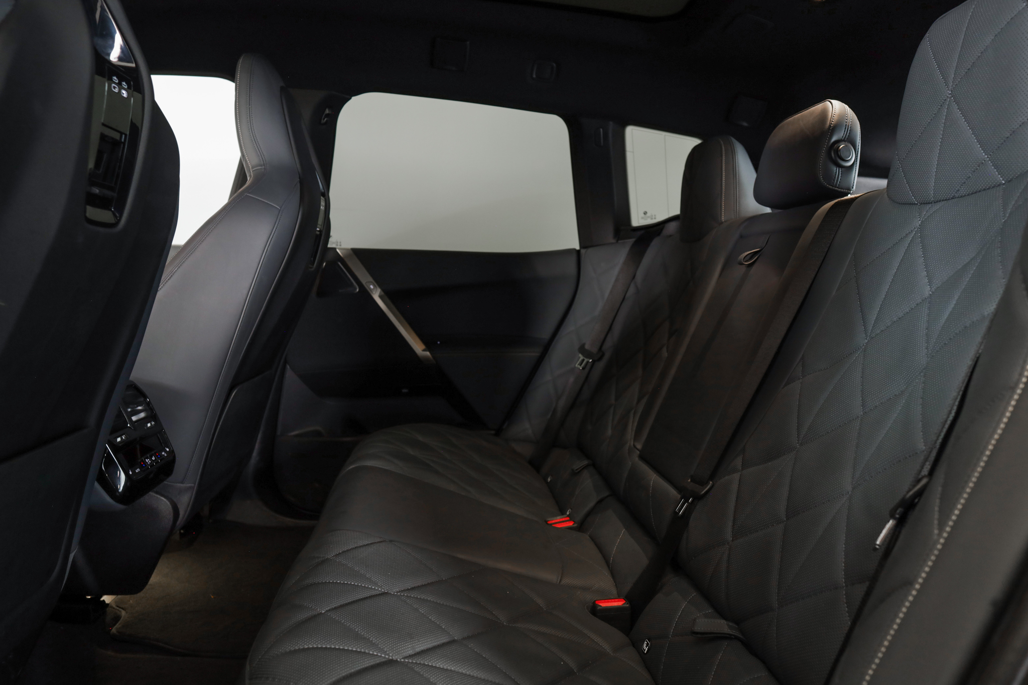 listing desktop thumbnail image 11