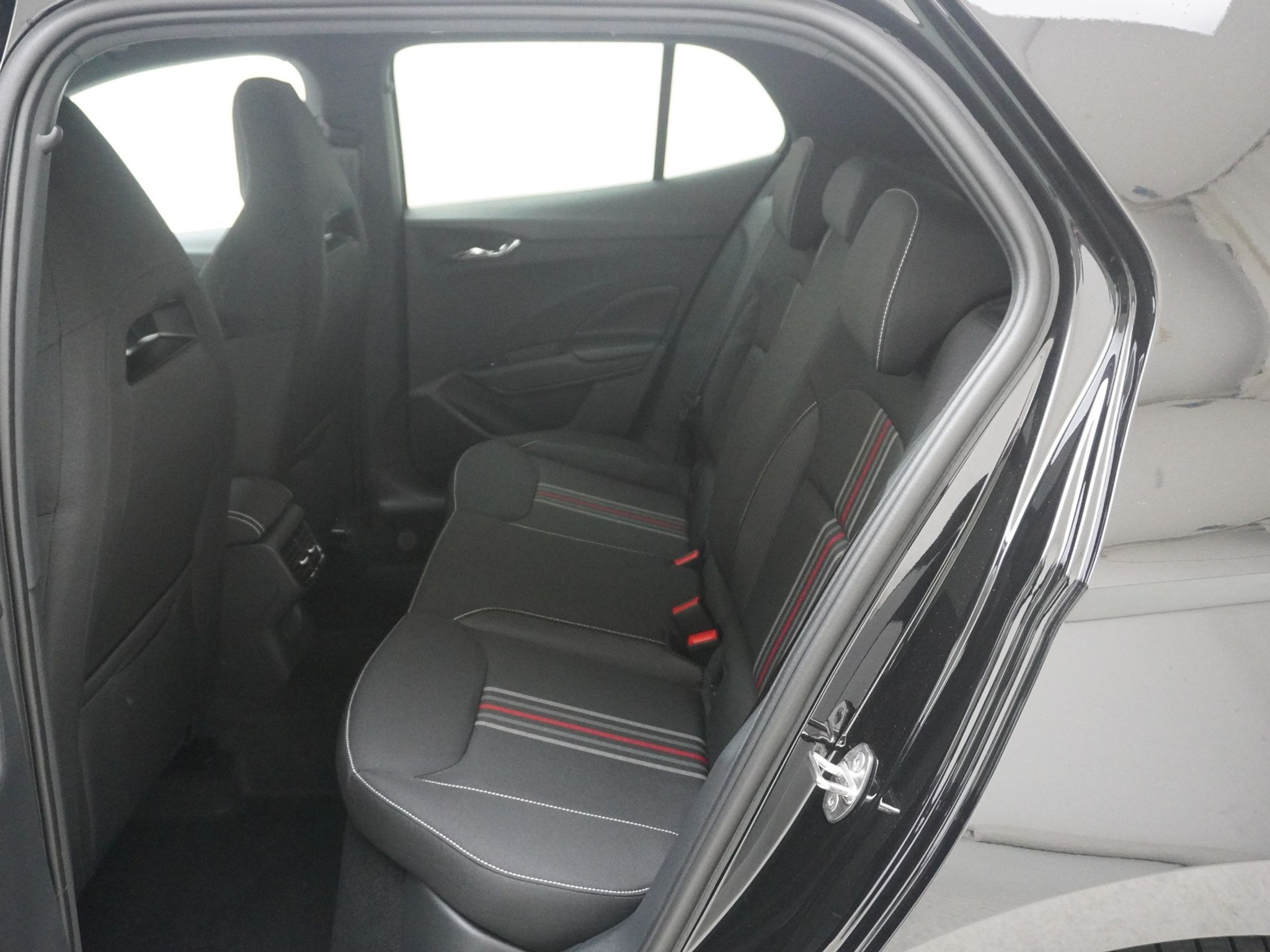 listing desktop thumbnail image 13