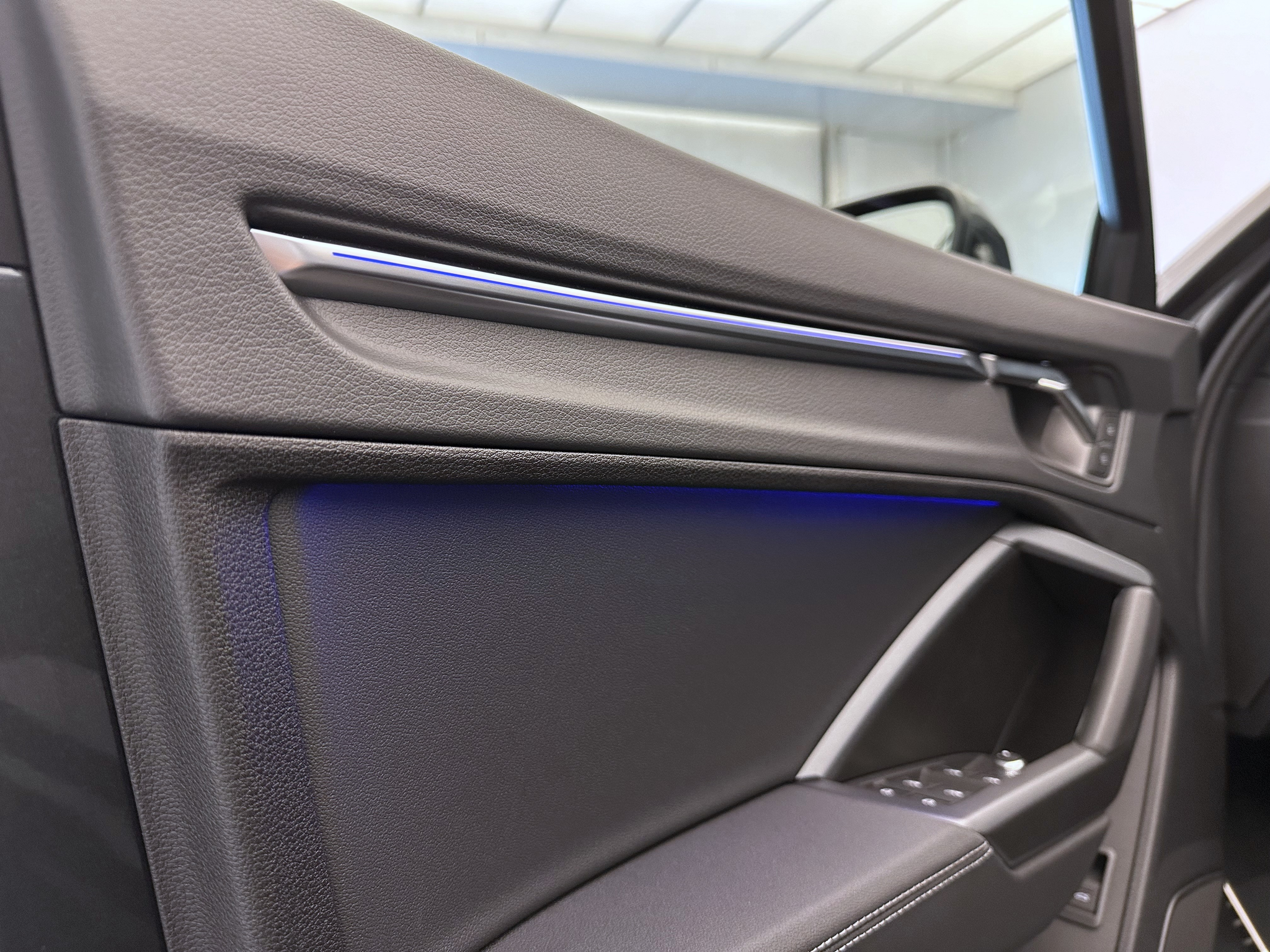 listing desktop thumbnail image 4