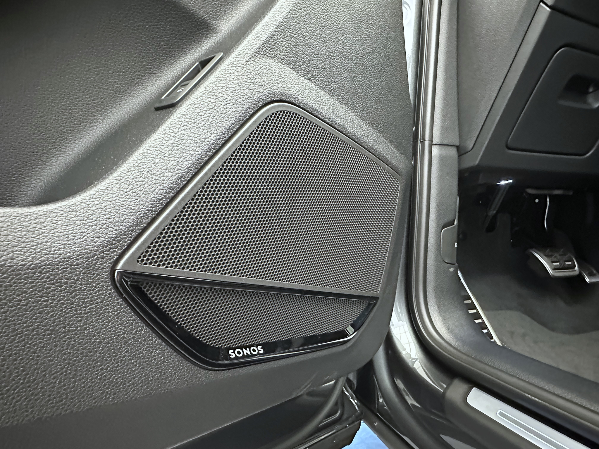 listing desktop thumbnail image 5