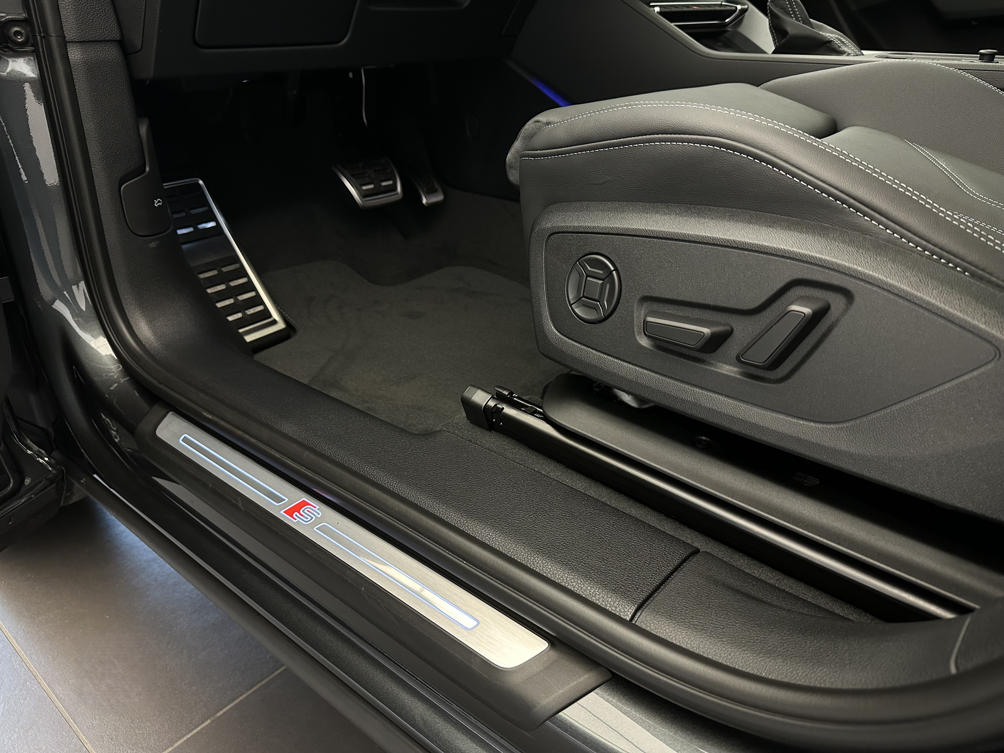 listing desktop thumbnail image 6