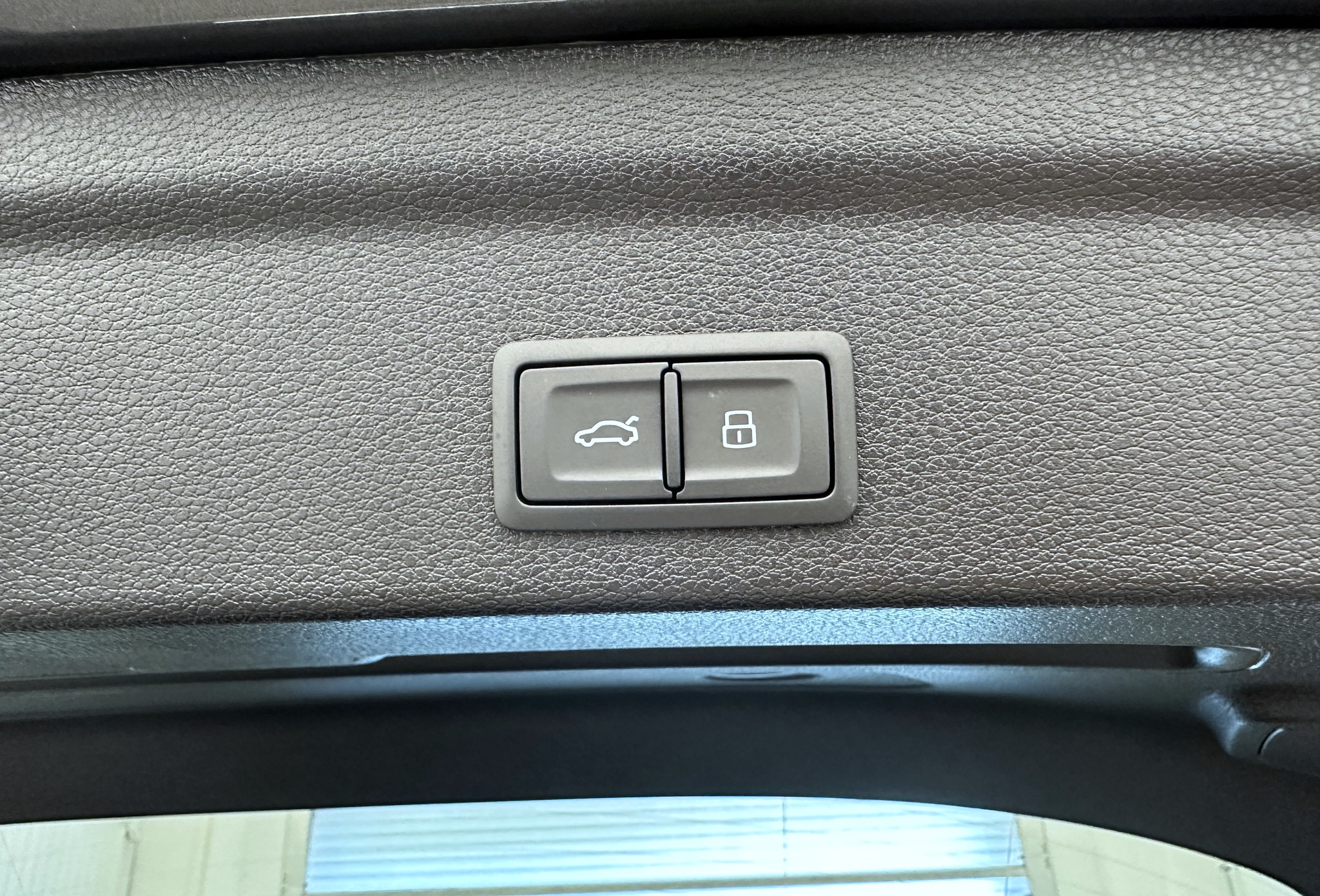 listing desktop thumbnail image 25