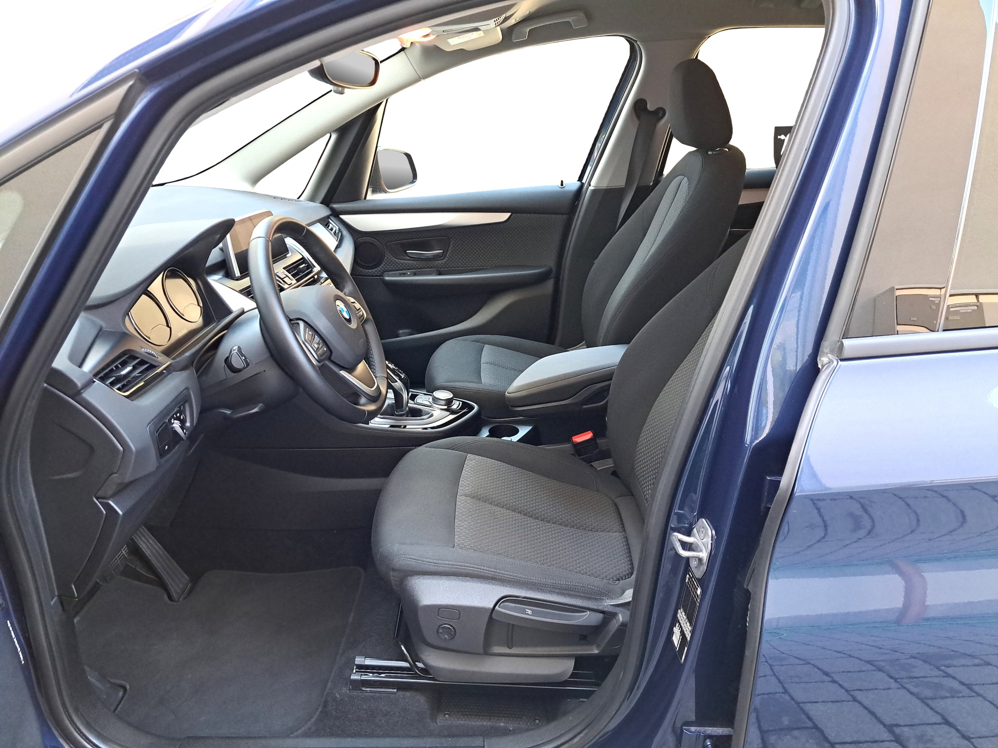 listing desktop thumbnail image 9