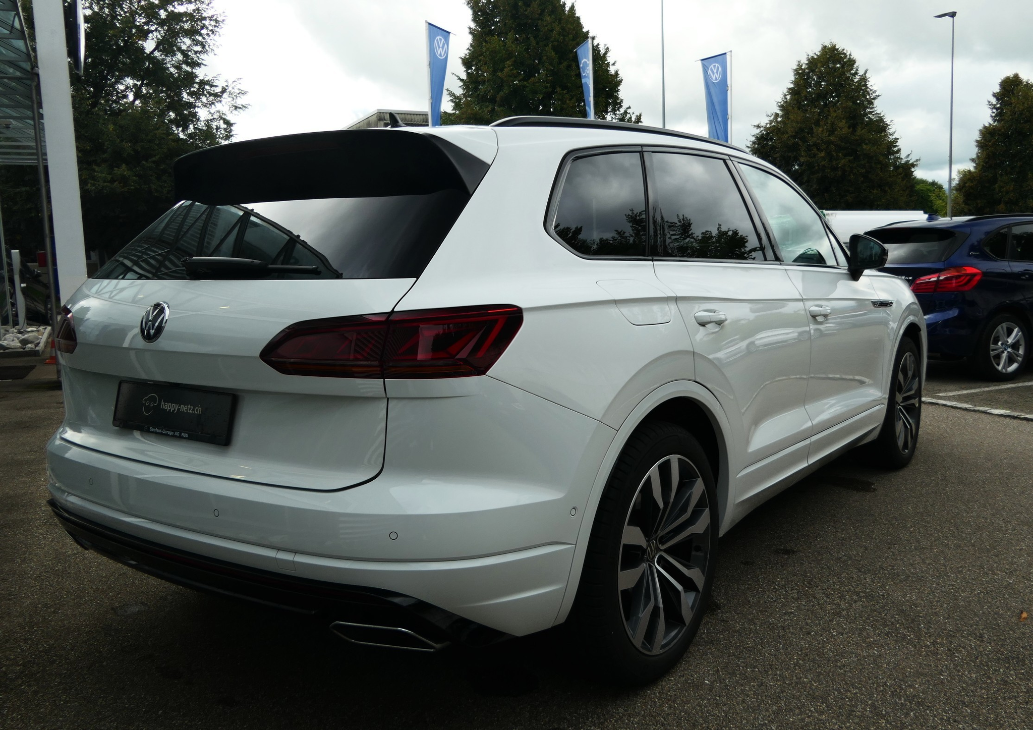 listing desktop thumbnail image 4