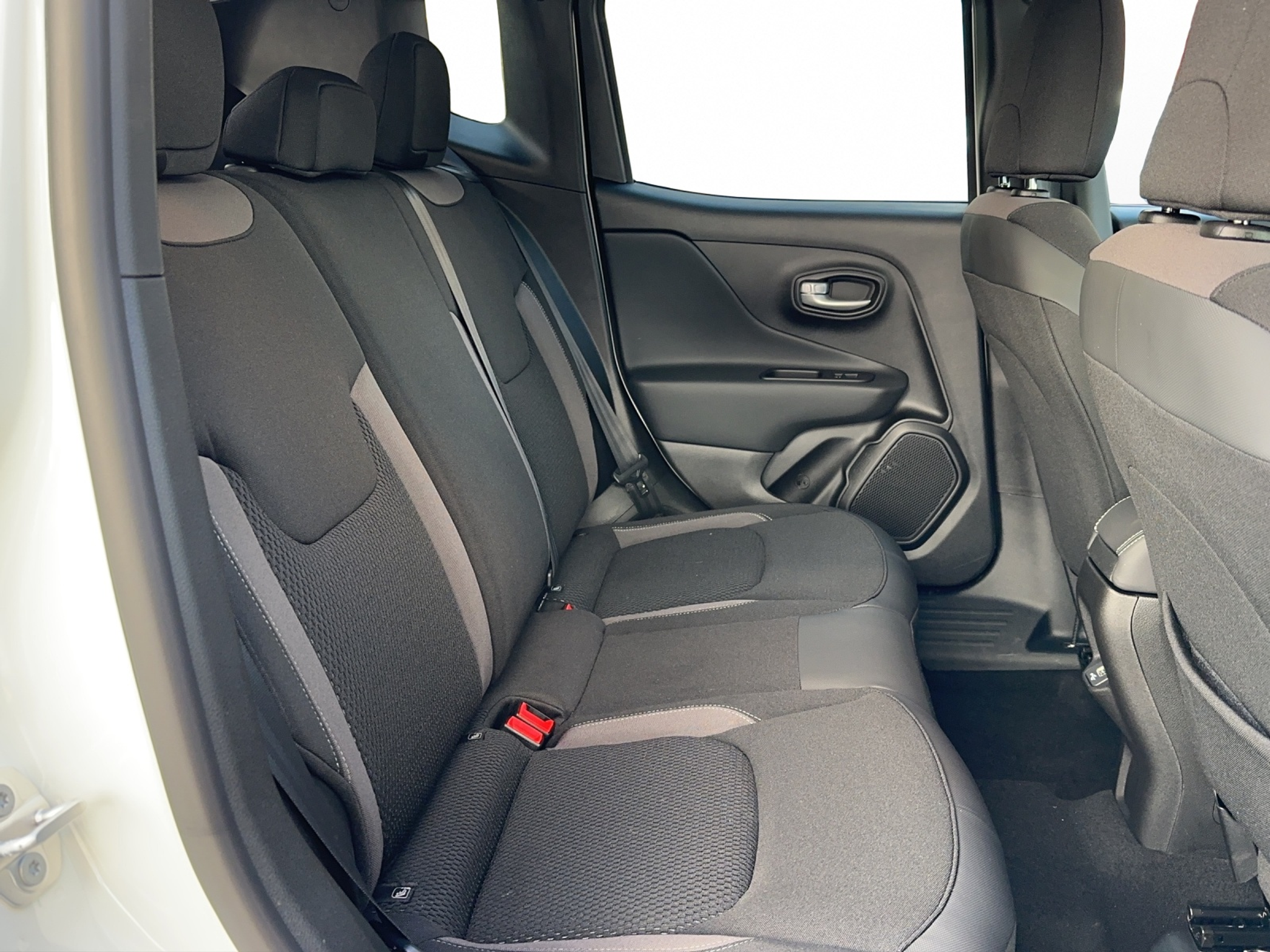 listing desktop thumbnail image 8