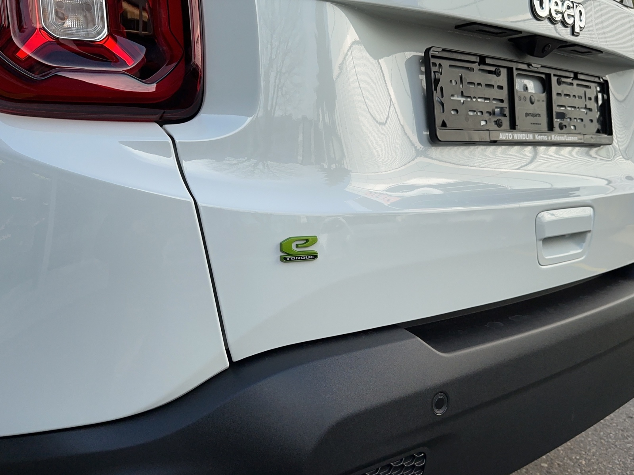 listing desktop thumbnail image 15