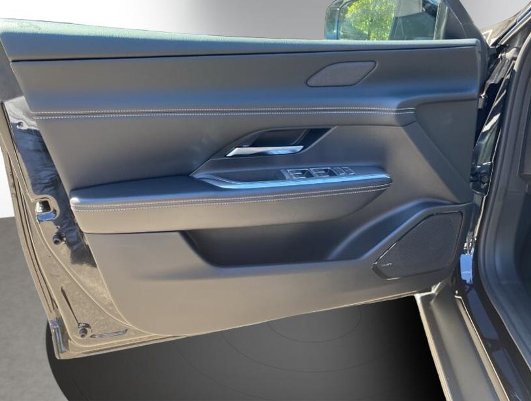 listing desktop thumbnail image 10