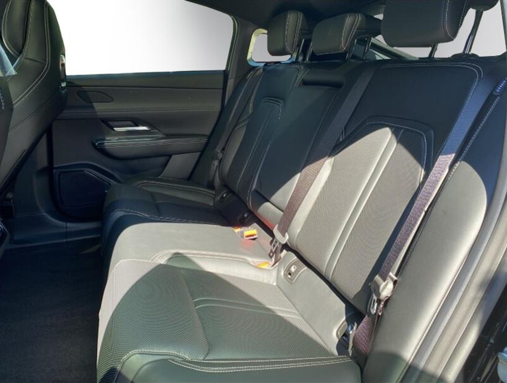 listing desktop thumbnail image 7