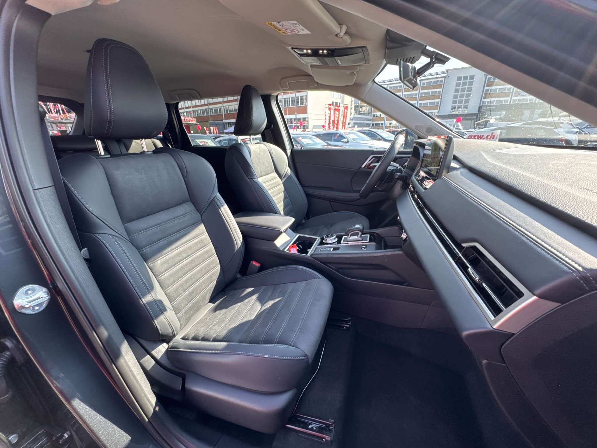 listing desktop thumbnail image 11