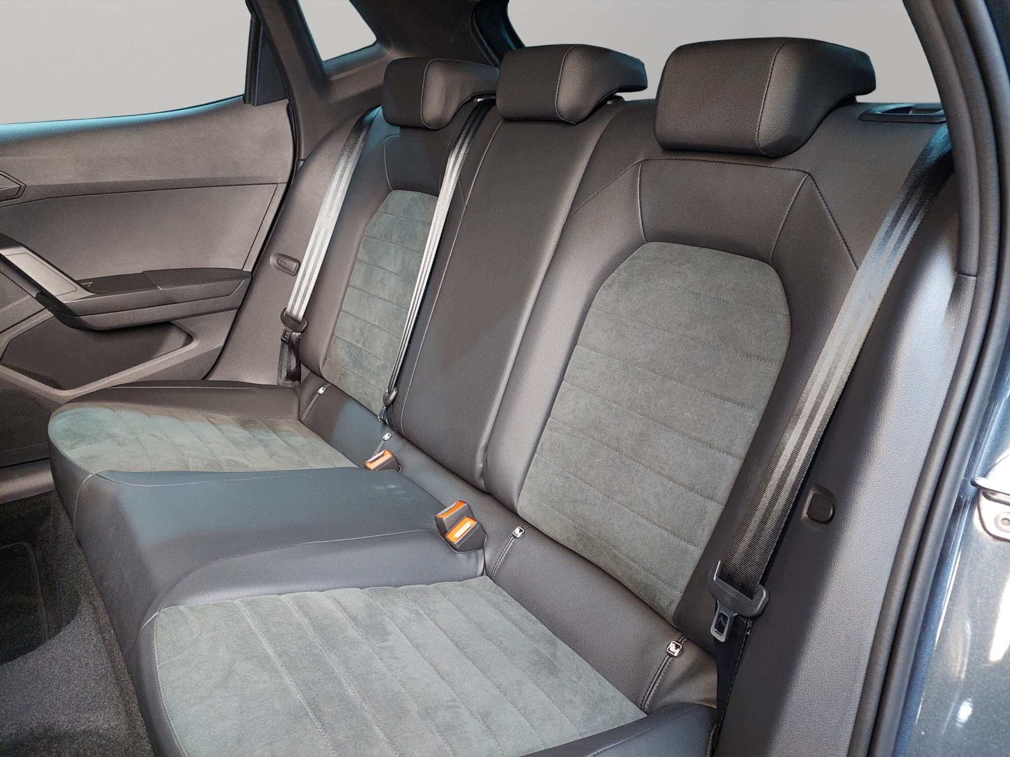 listing desktop thumbnail image 7