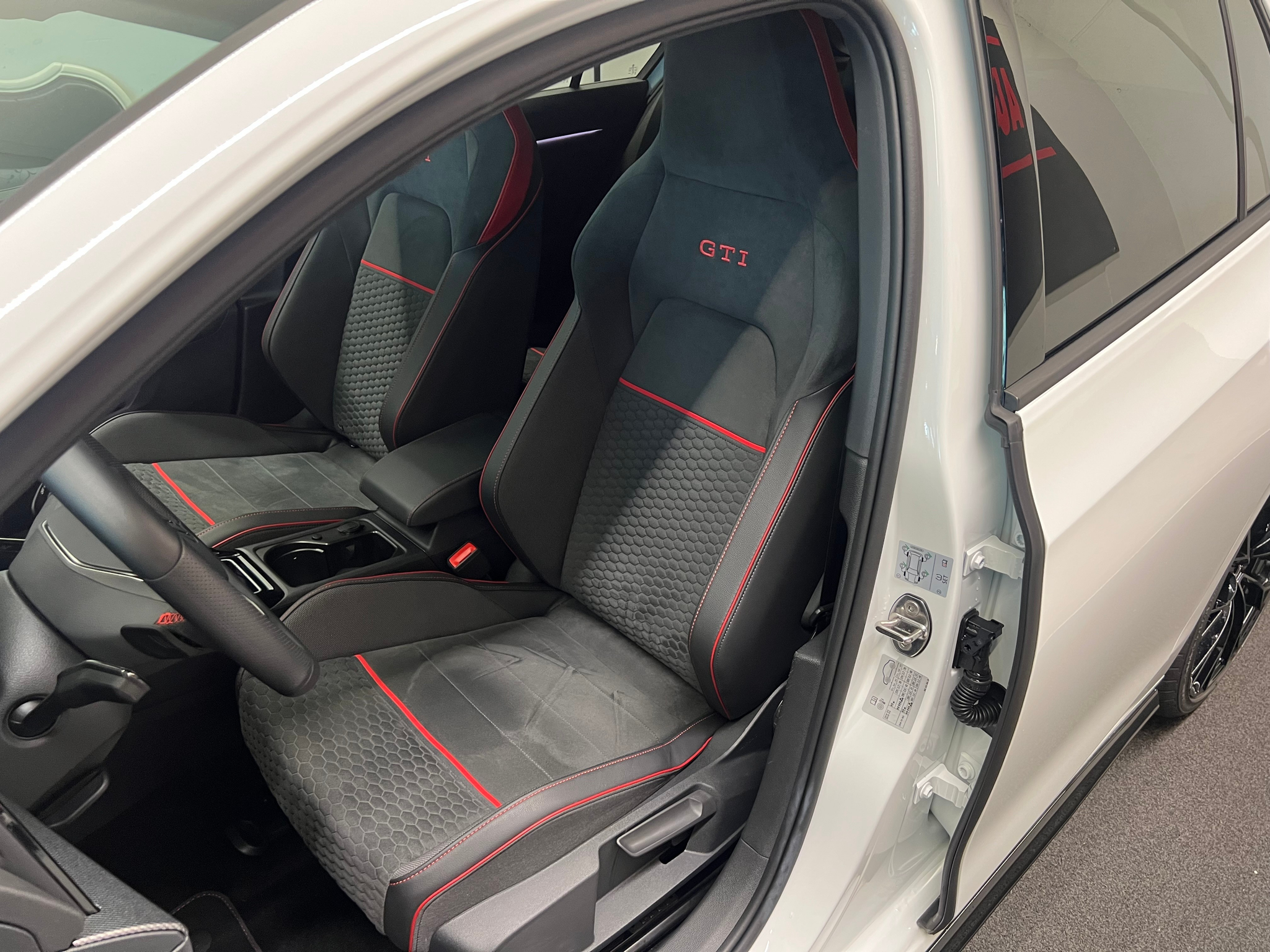 listing desktop thumbnail image 15