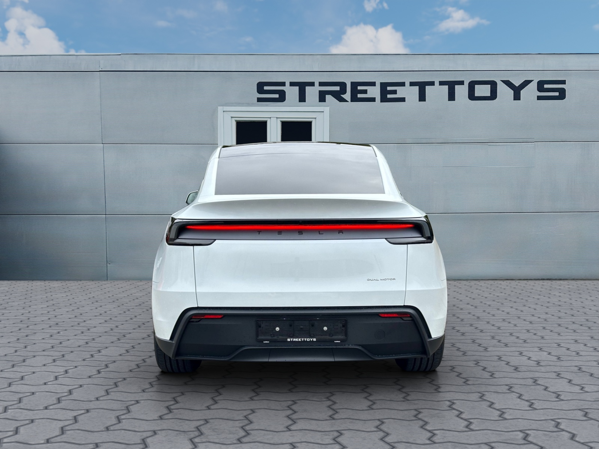 listing desktop thumbnail image 3