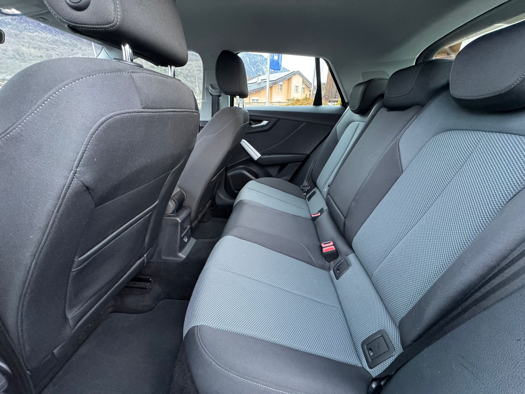 listing desktop thumbnail image 11