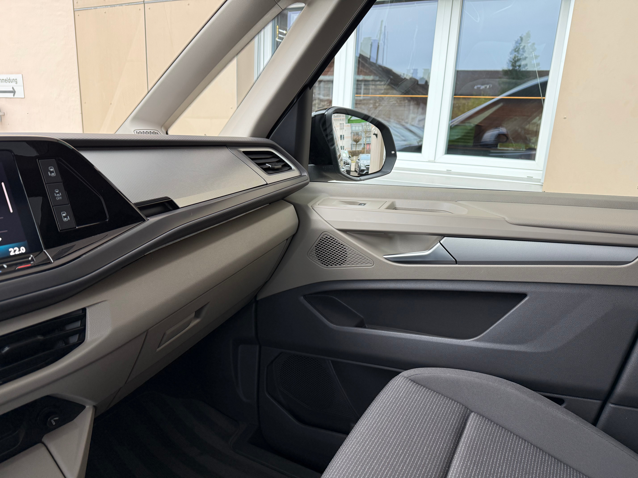 listing desktop thumbnail image 20