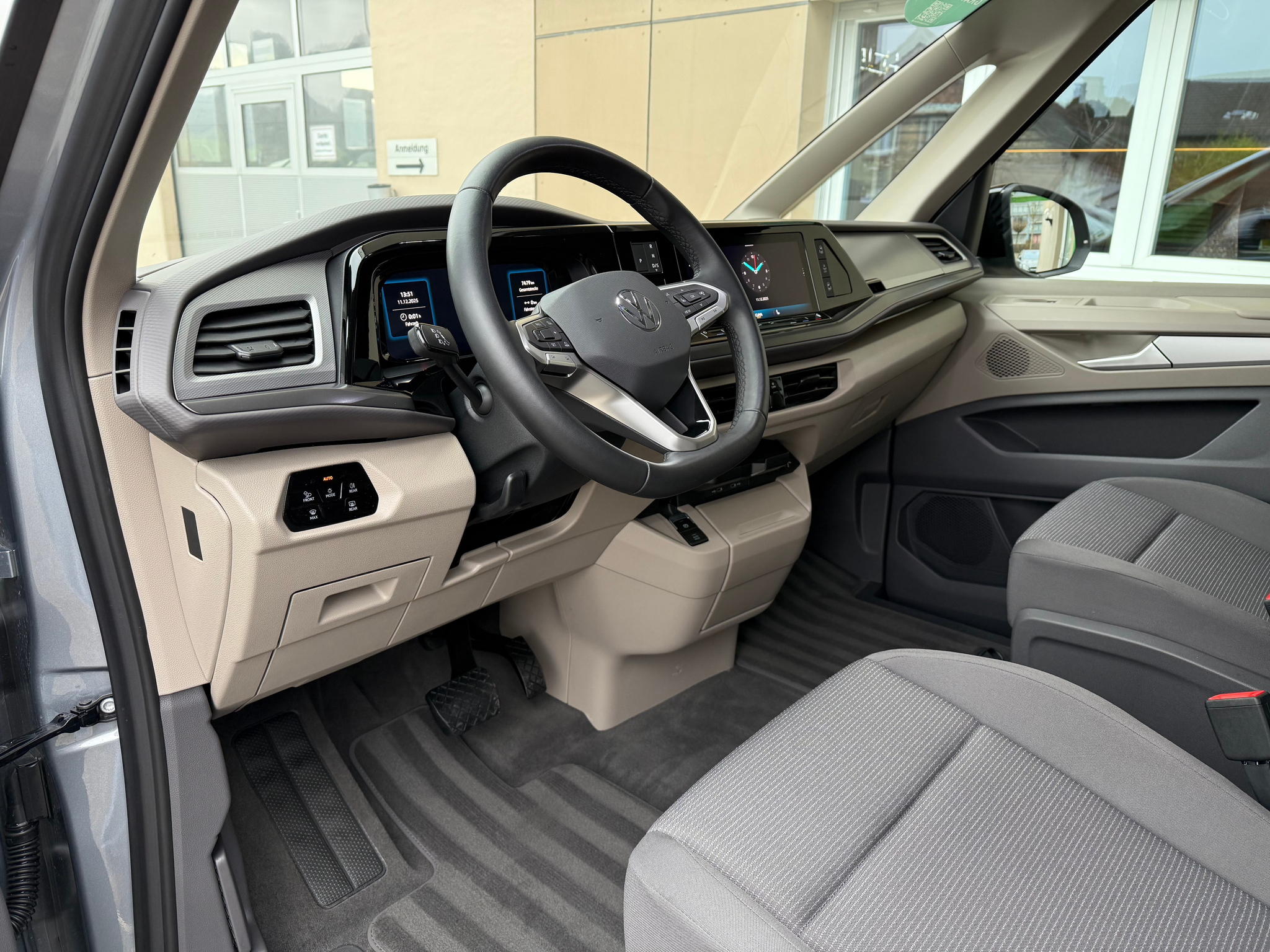 listing desktop thumbnail image 11