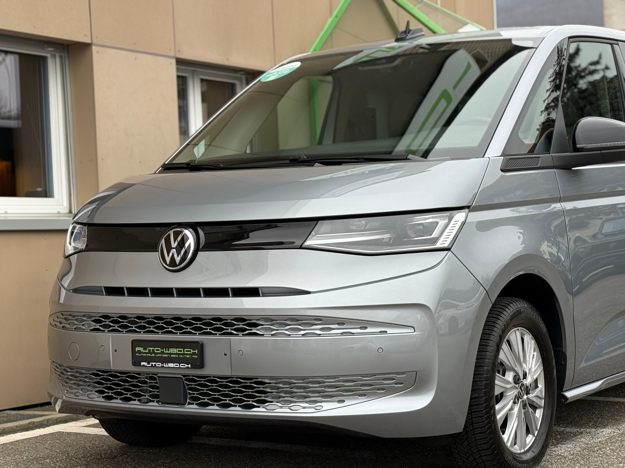 listing desktop thumbnail image 9