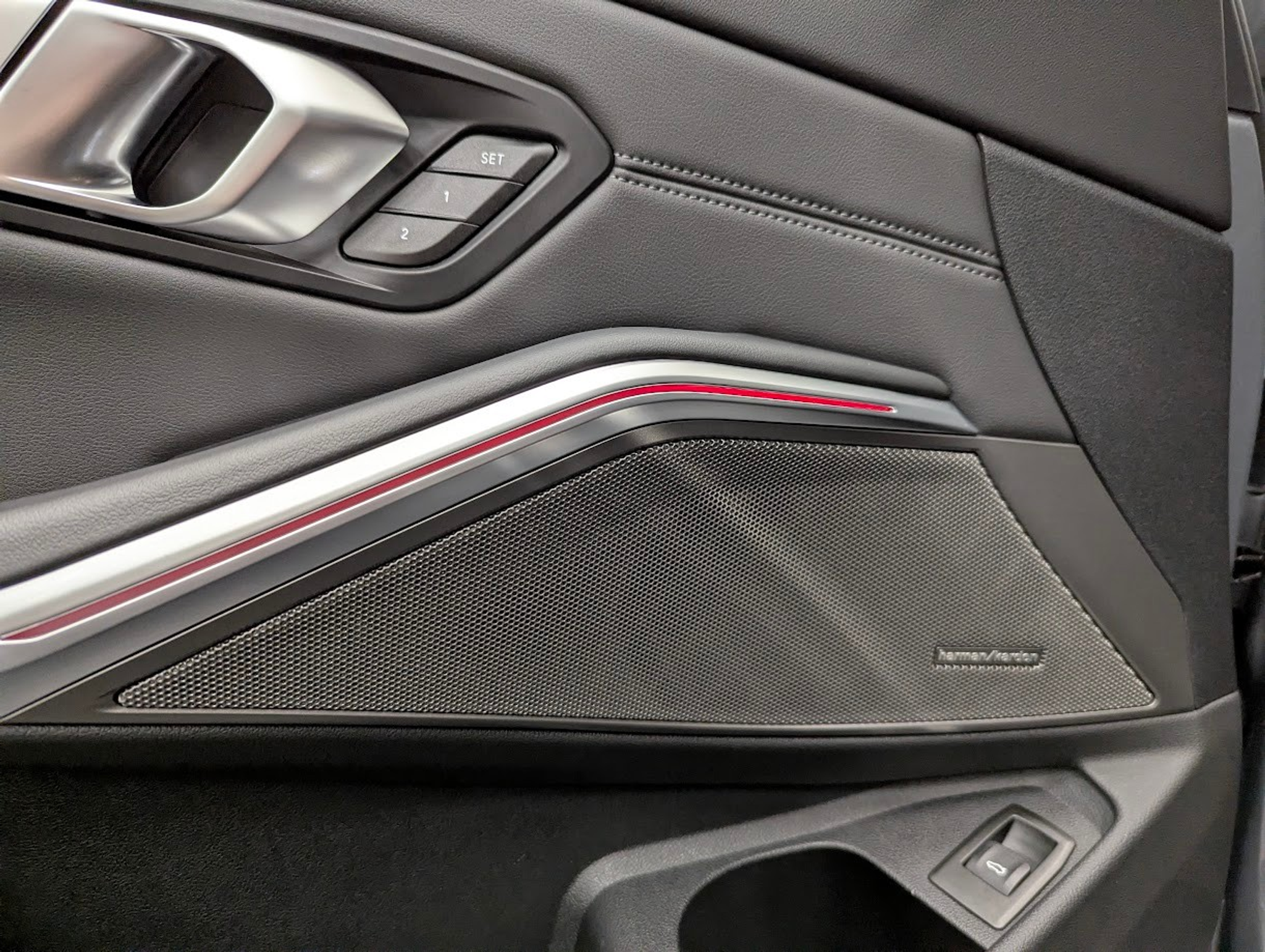 listing desktop thumbnail image 4