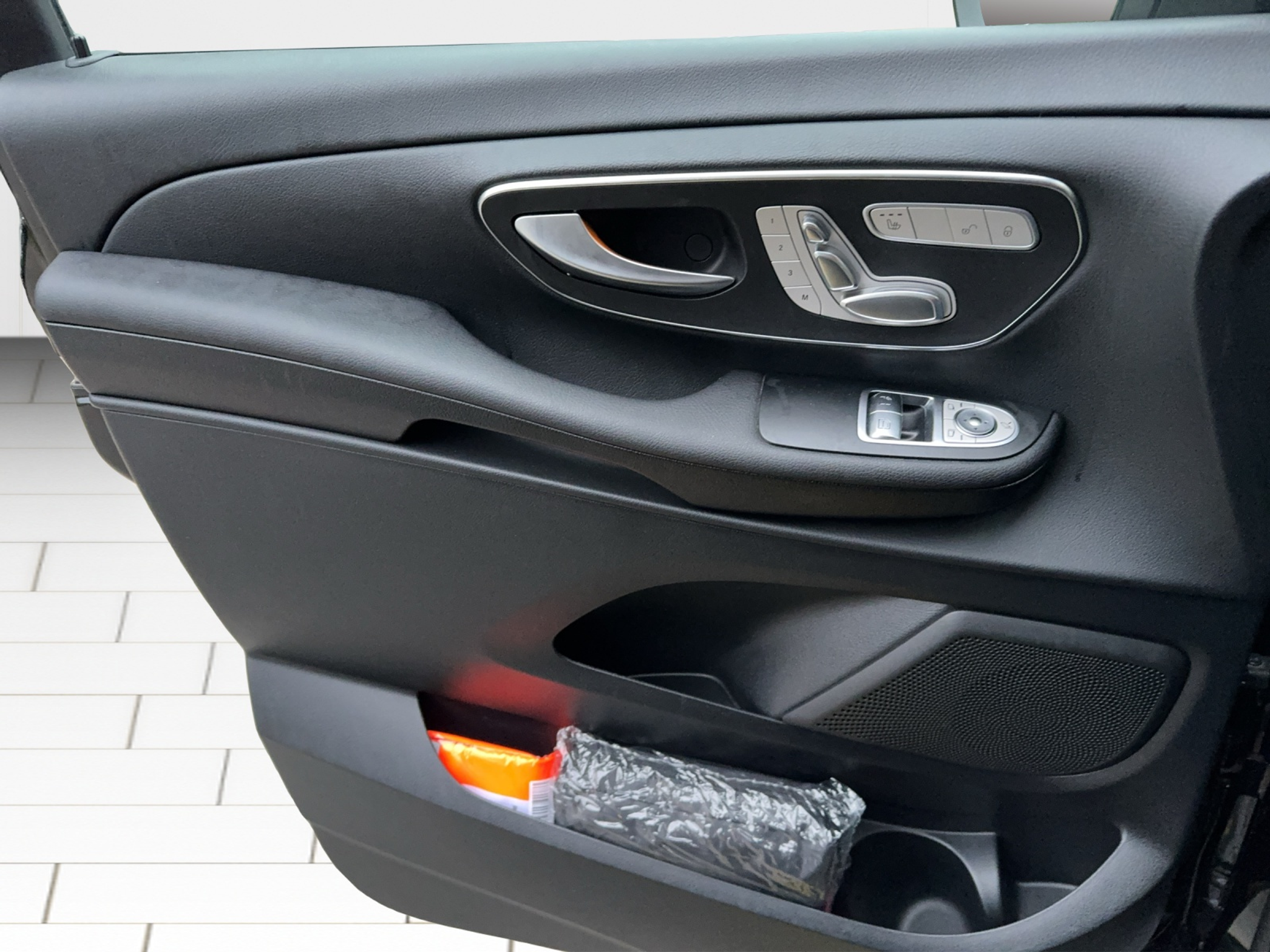 listing desktop thumbnail image 9