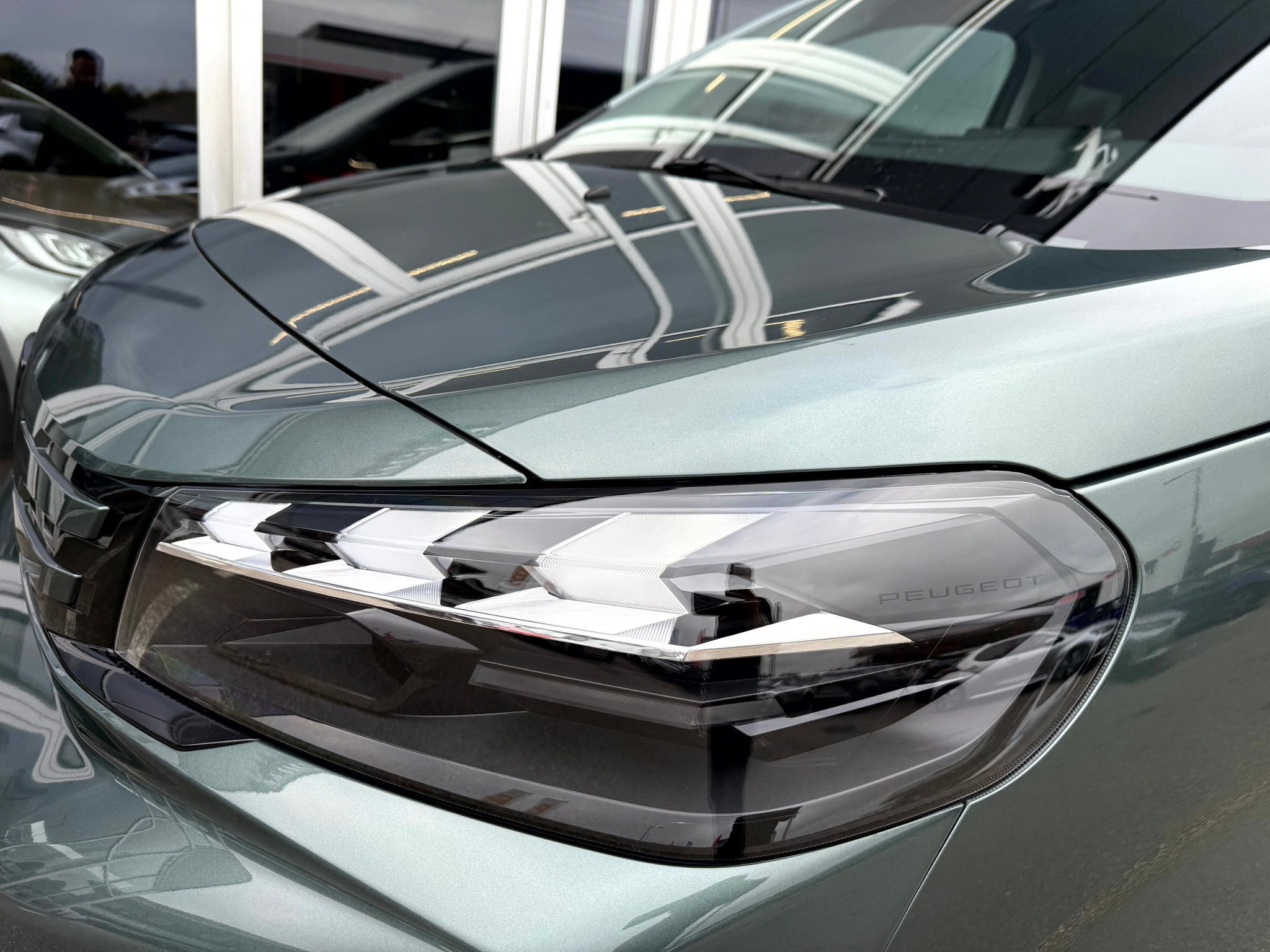 listing desktop thumbnail image 3