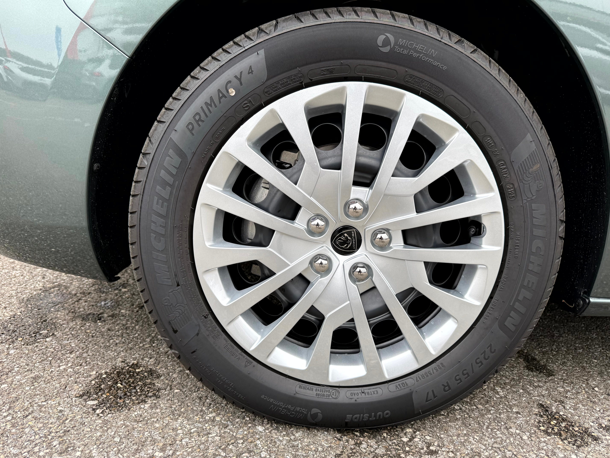 listing desktop thumbnail image 4