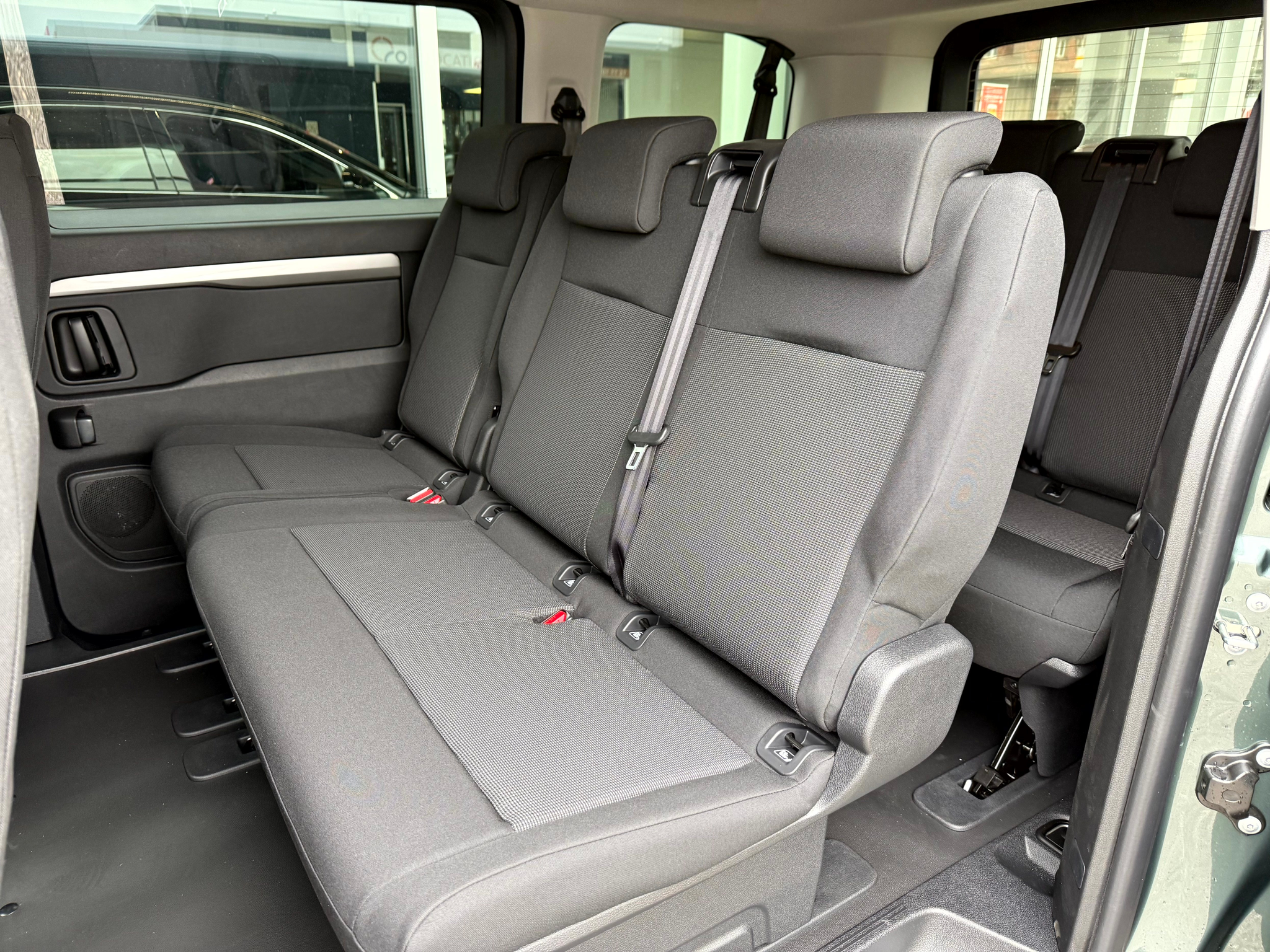 listing desktop thumbnail image 6