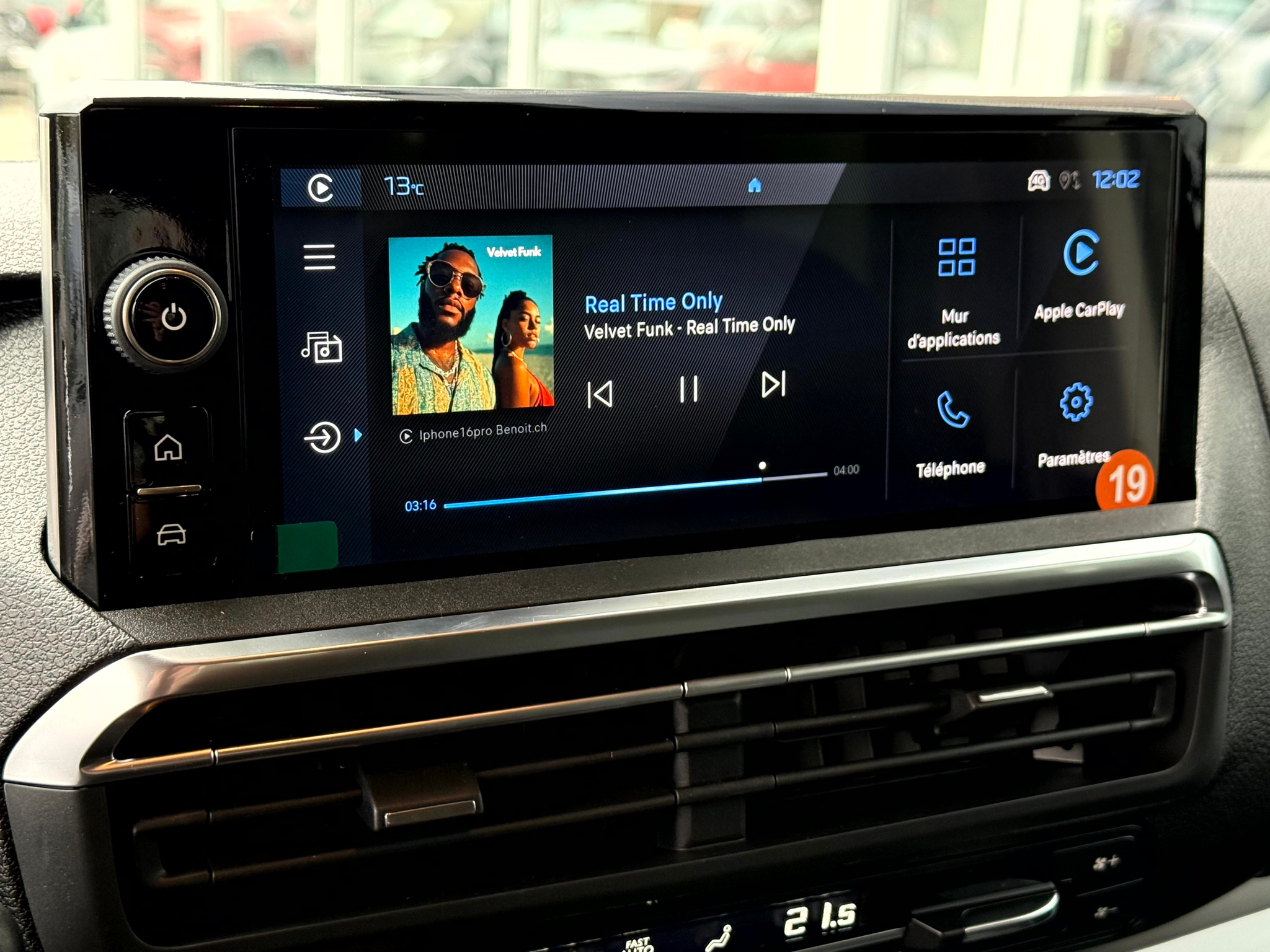 listing desktop thumbnail image 25