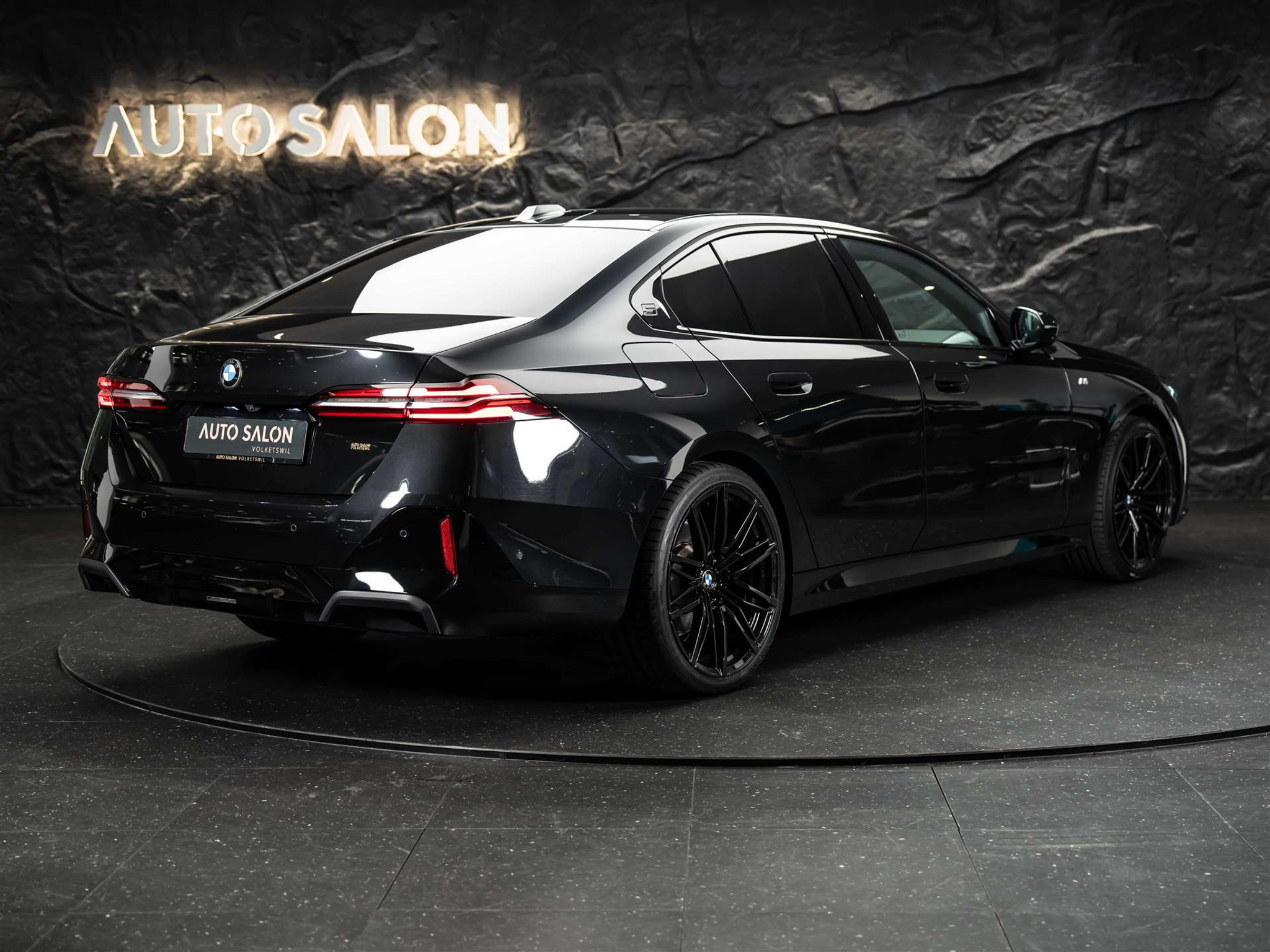 listing desktop thumbnail image 4