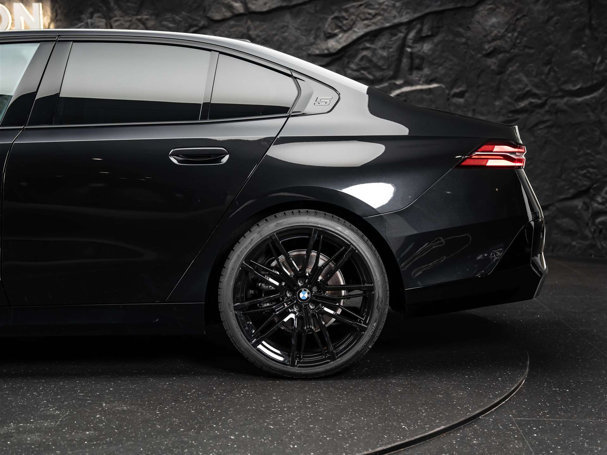 listing desktop thumbnail image 18