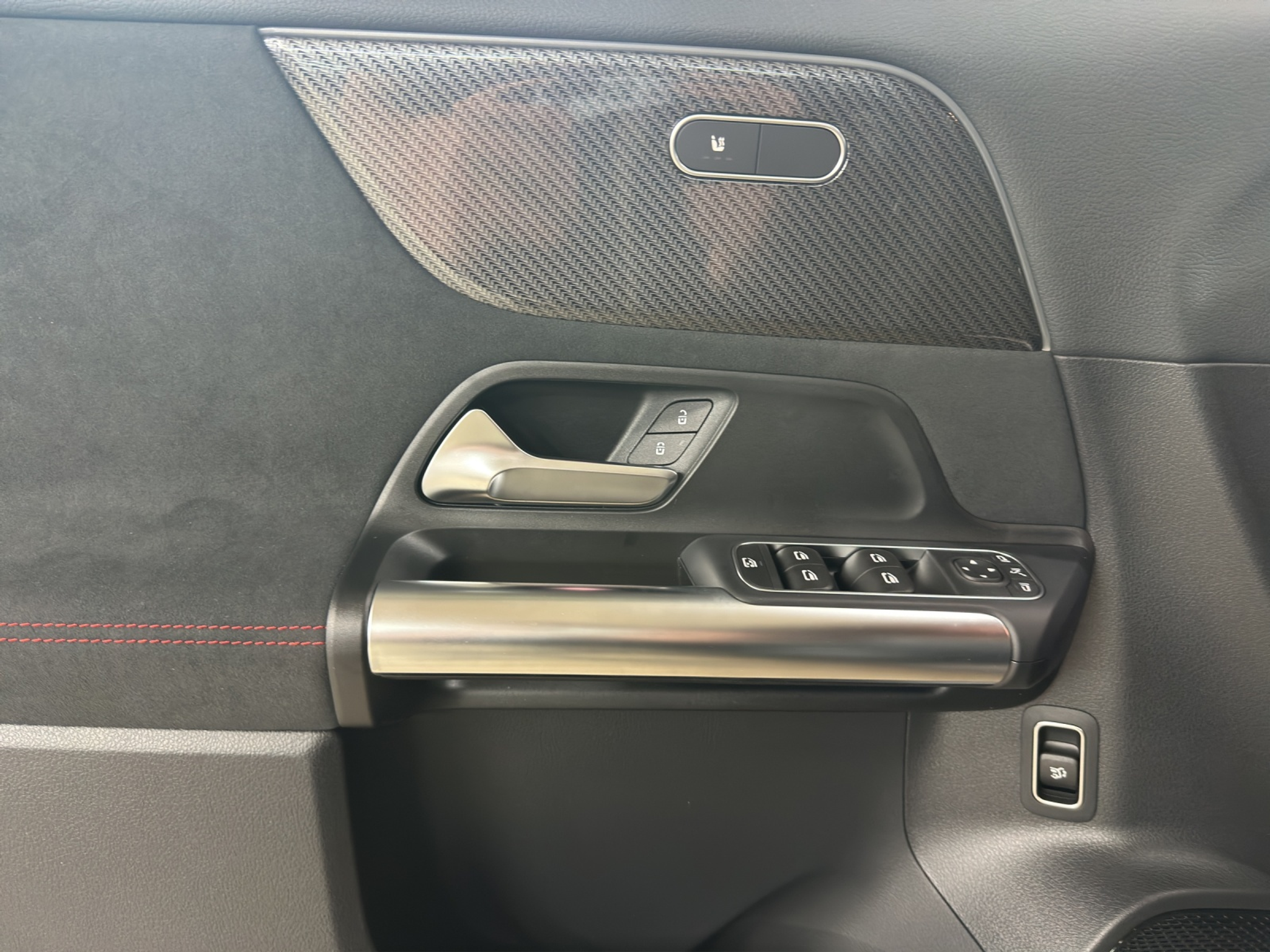 listing desktop thumbnail image 12