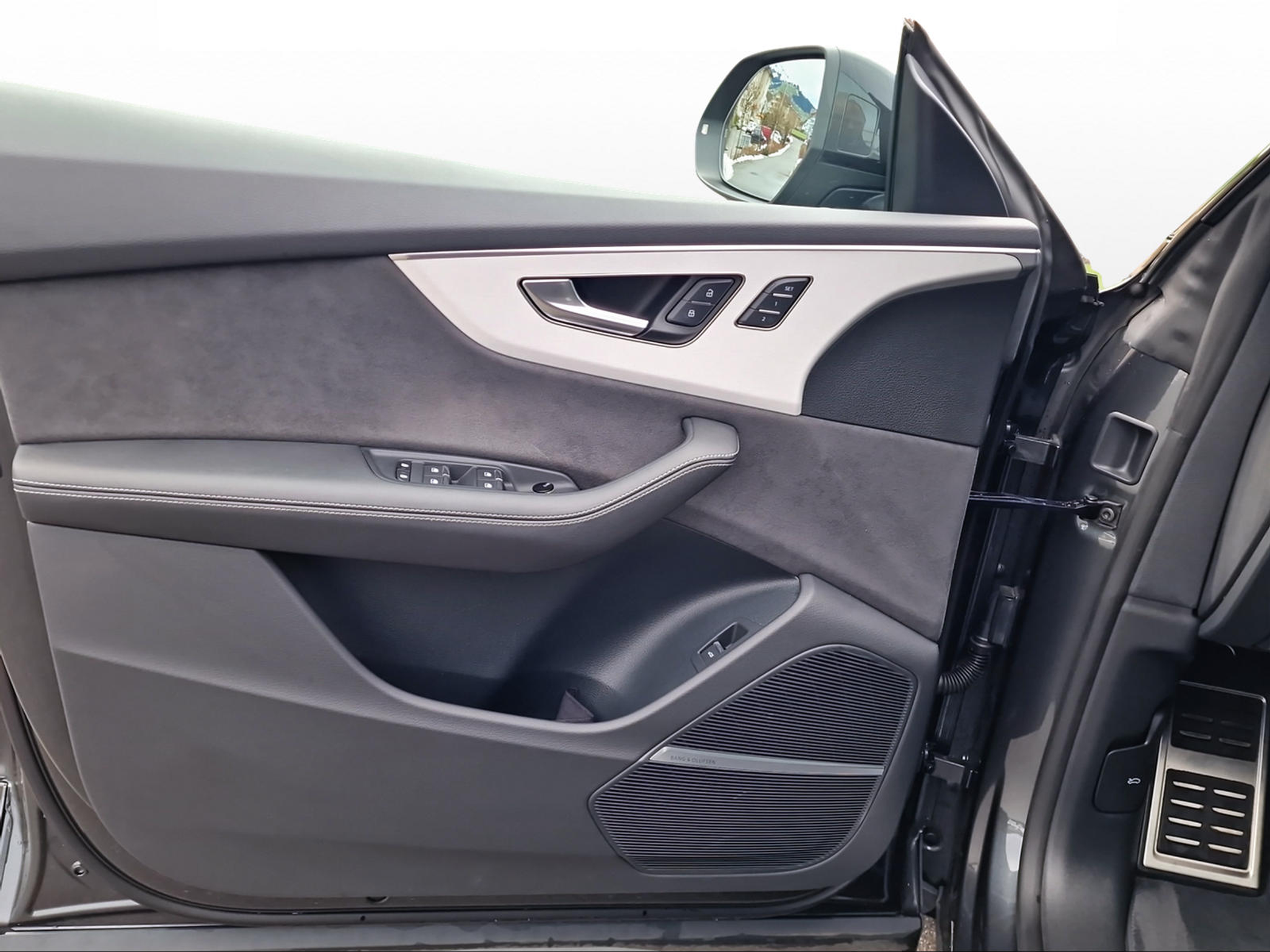 listing desktop thumbnail image 9