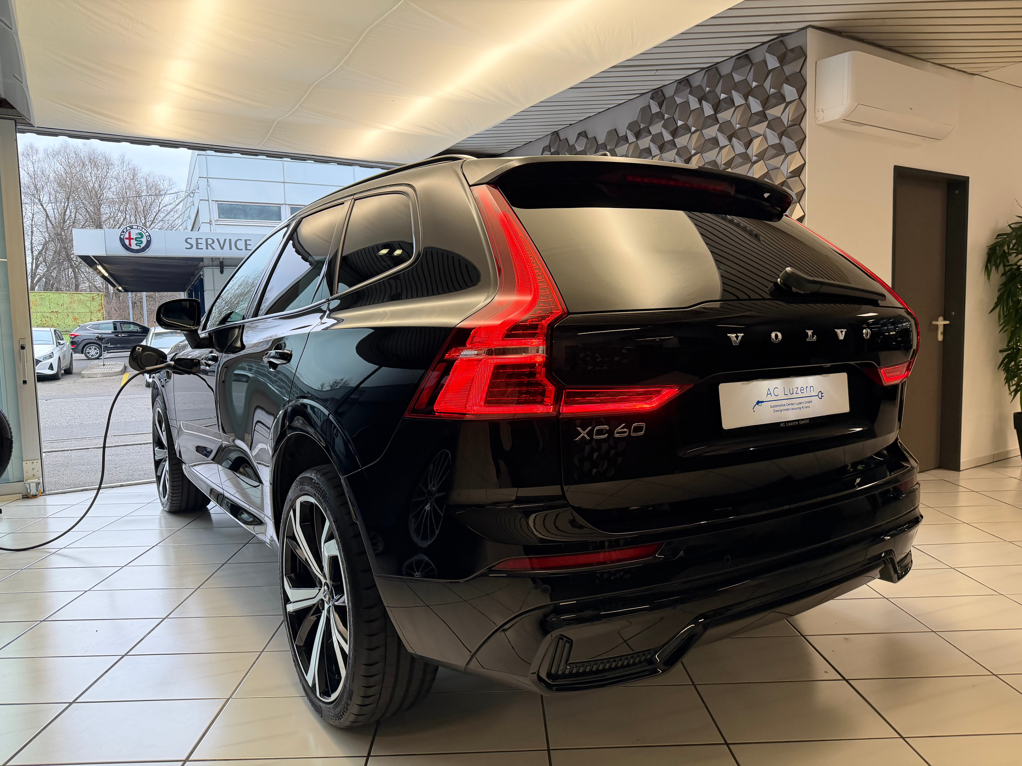 listing desktop thumbnail image 2