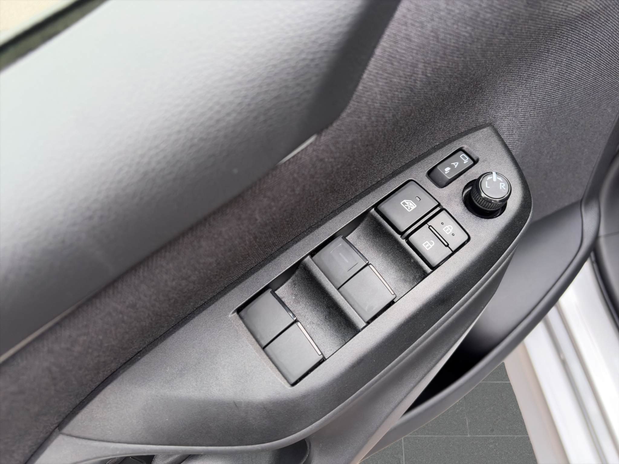 listing desktop thumbnail image 9