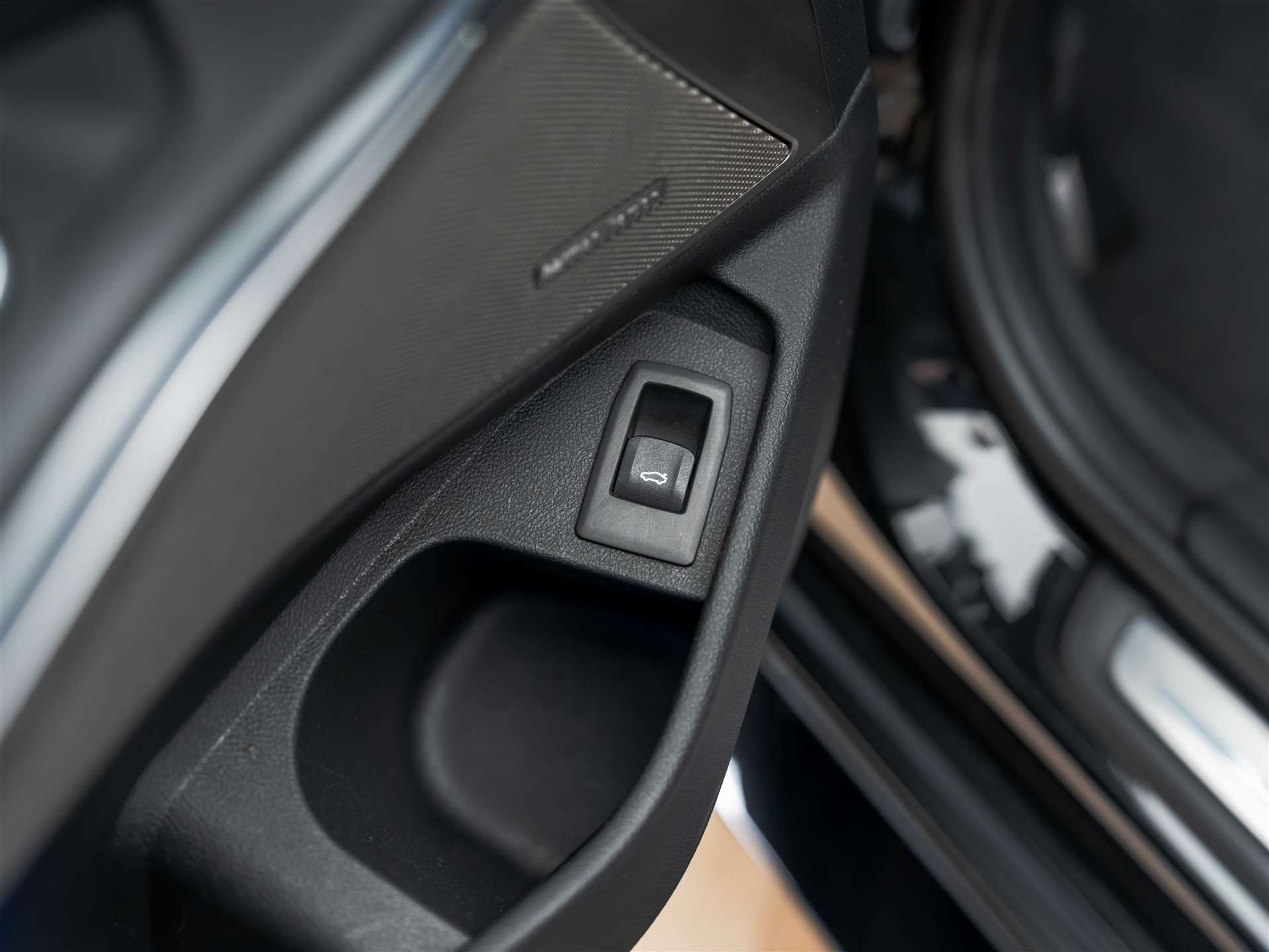 listing desktop thumbnail image 26